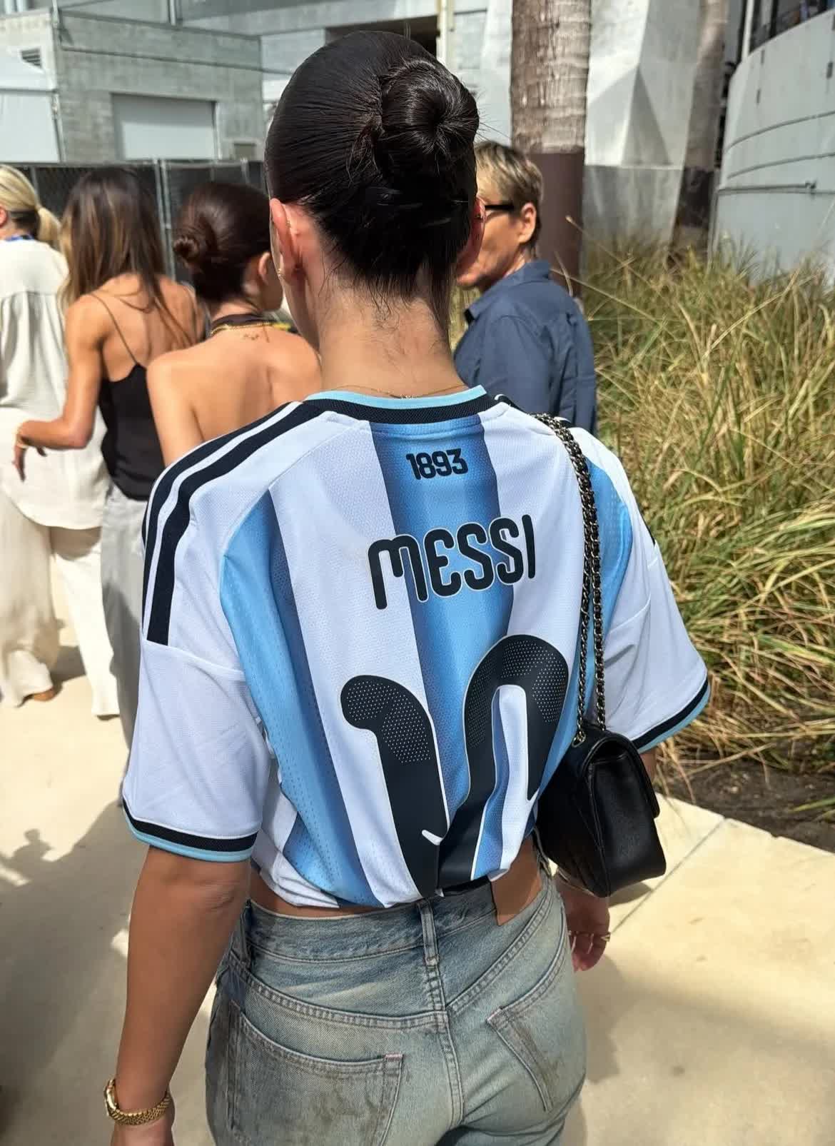 Nhà Beckham và dàn sao cổ vũ Messi tại World Cup - Ảnh 4.