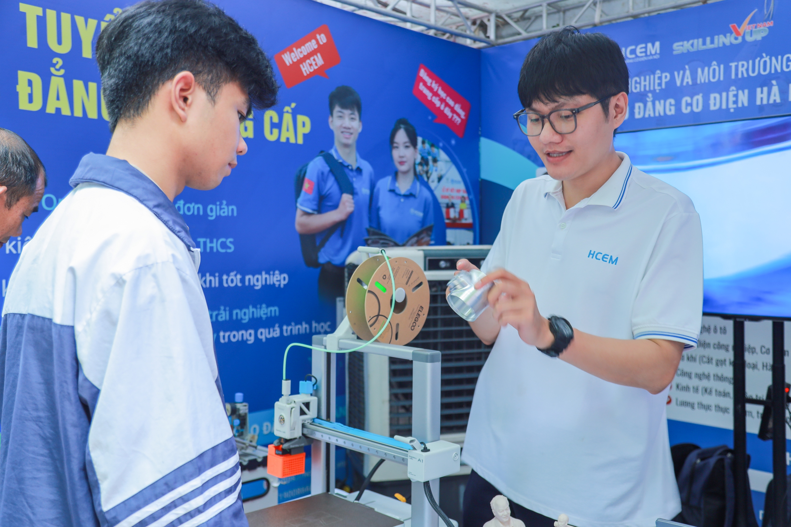 Trải nghiệm giám định kim cương, rê bóng như Messi ở ngày hội chọn nguyện vọng đại học 2026 - Ảnh 8.