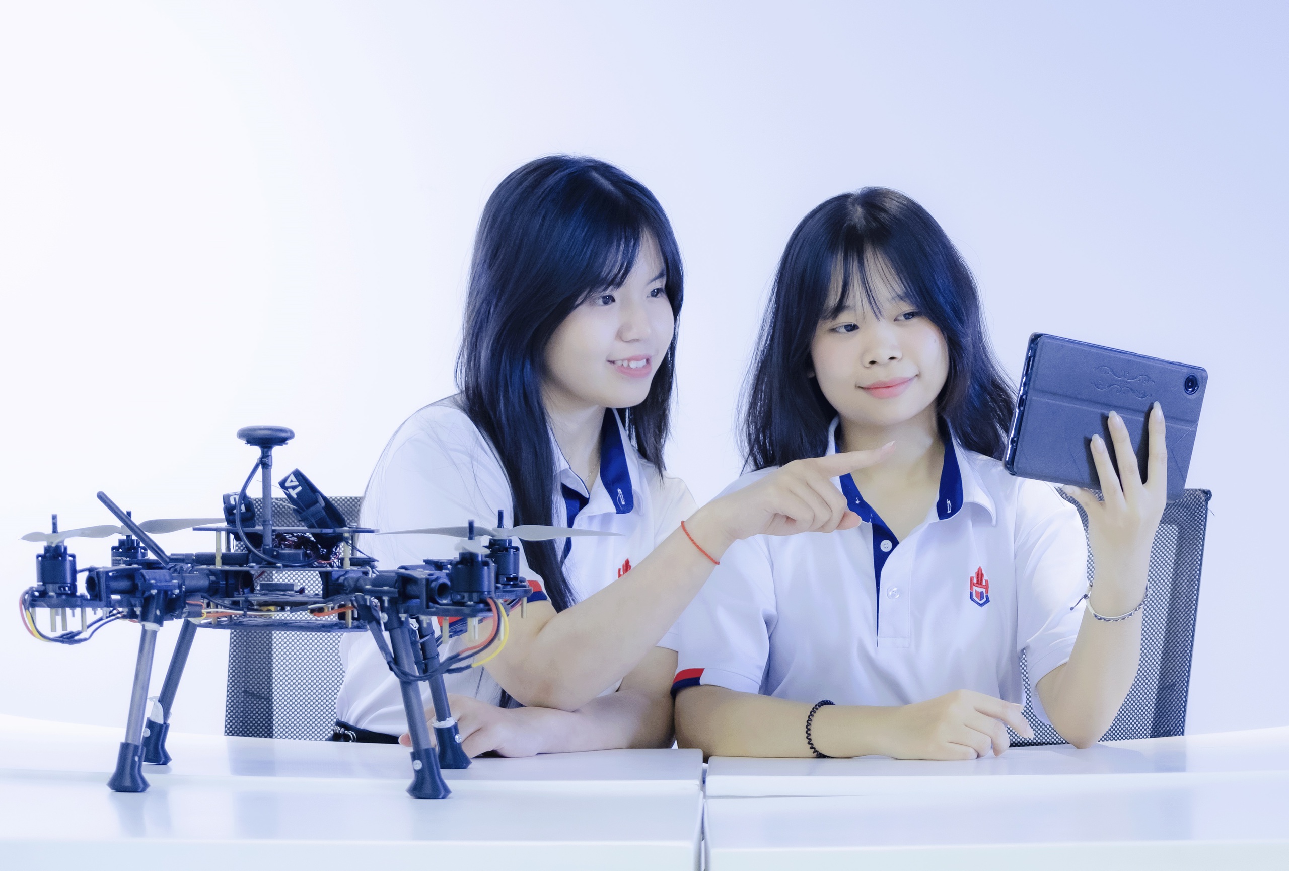 Trường đại học Văn Hiến, Hùng Vương TP.HCM công bố điểm sàn xét tuyển - Ảnh 1.