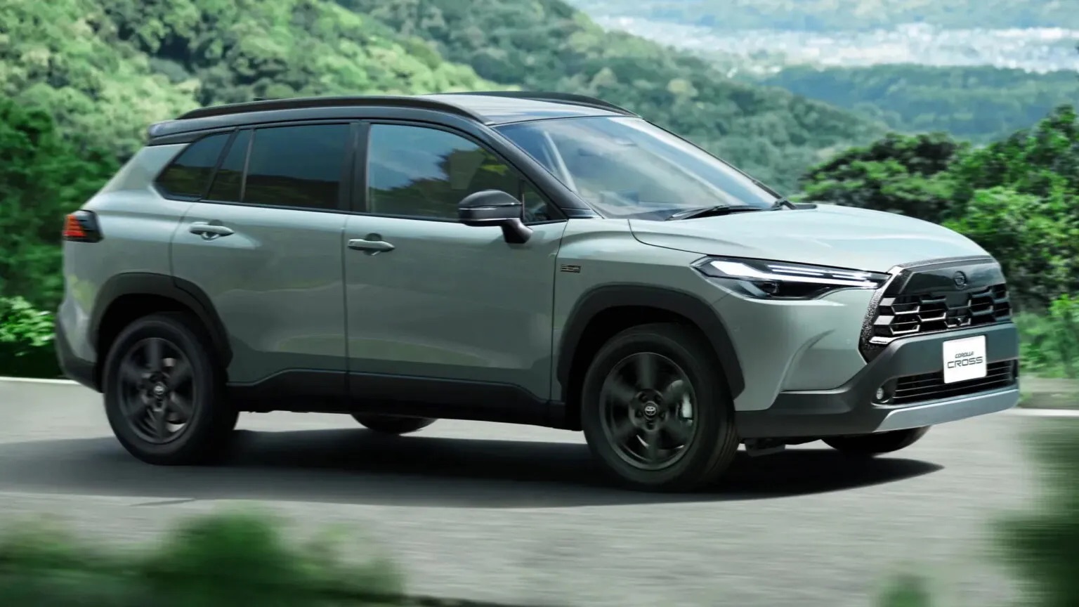 Toyota Corolla Cross bổ sung bản mới: Ngoại hình tinh chỉnh, lốp đi địa hình, camera nhìn xuyên gầm - Ảnh 2.