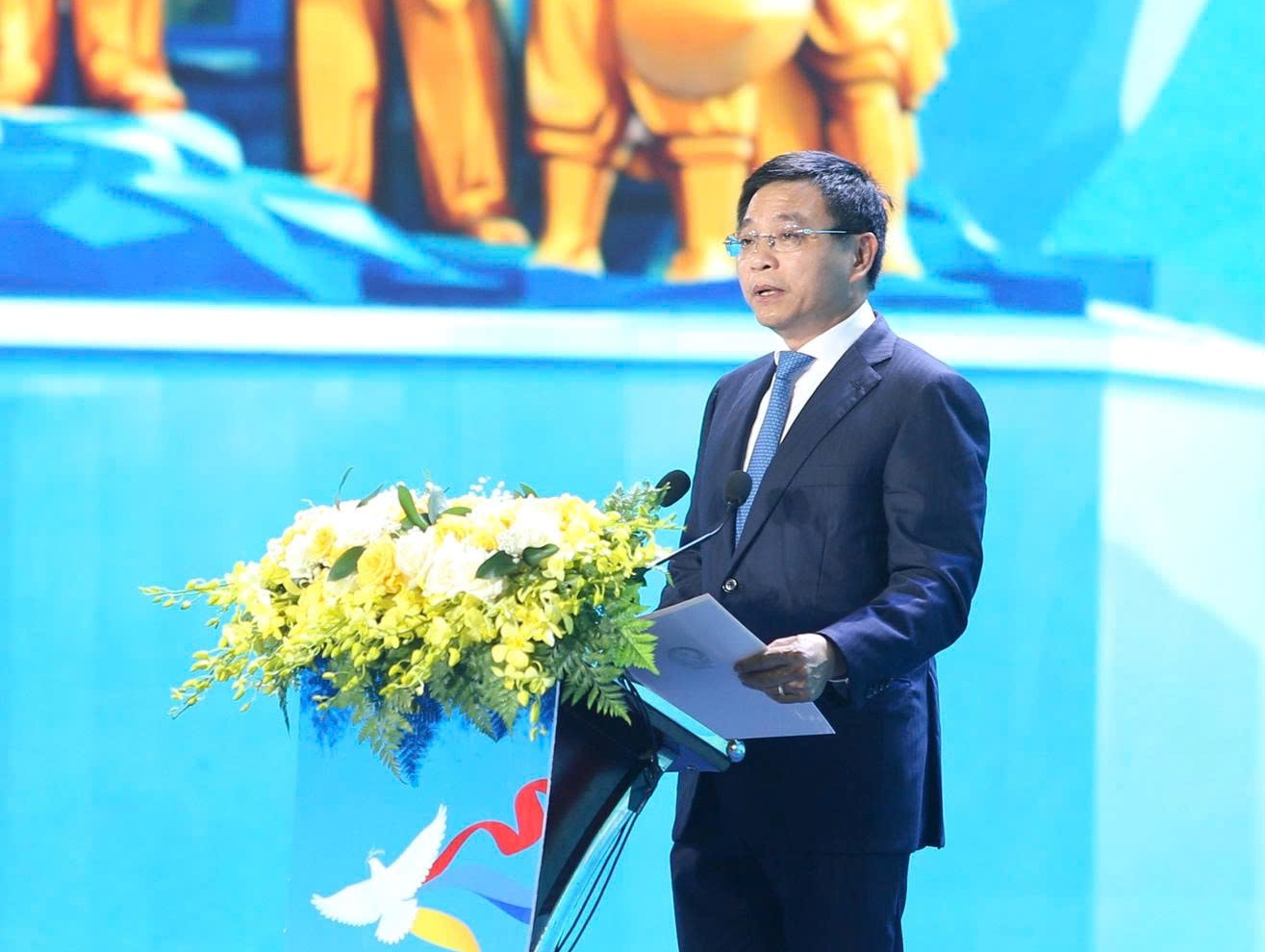 Tiếng chuông vì hòa bình ngân vang trên đất thiêng Quảng Trị - Ảnh 2.