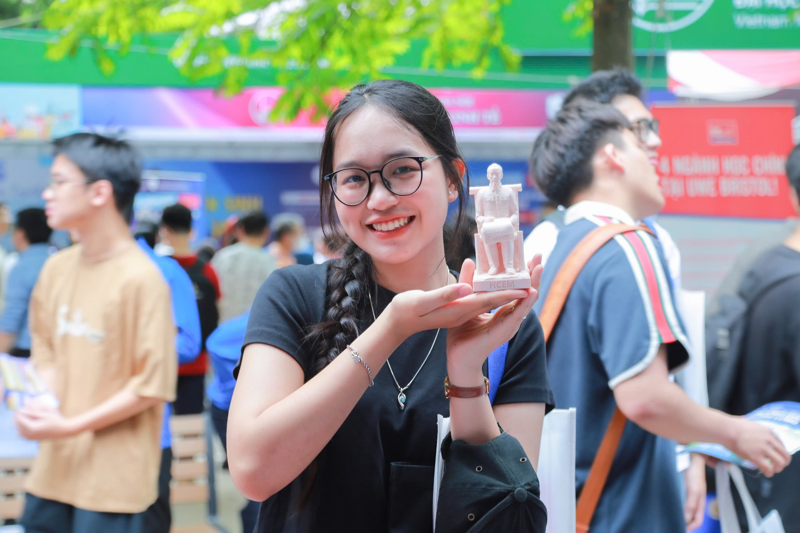 Trải nghiệm giám định kim cương, rê bóng như Messi ở ngày hội chọn nguyện vọng đại học 2026 - Ảnh 5.