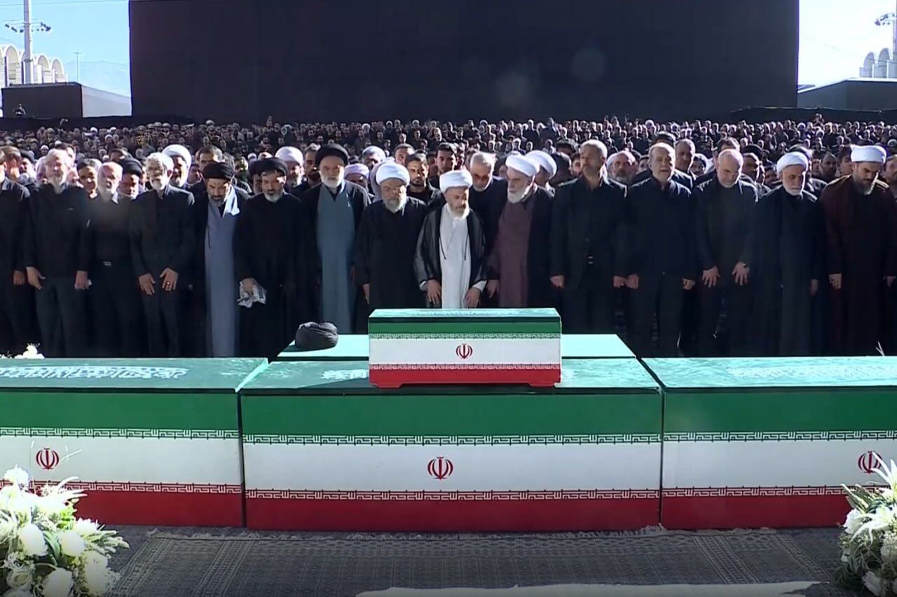 Các con trai của cố lãnh tụ tối cao Iran Ali Khamenei dự tang lễ của cha, - Ảnh 1.