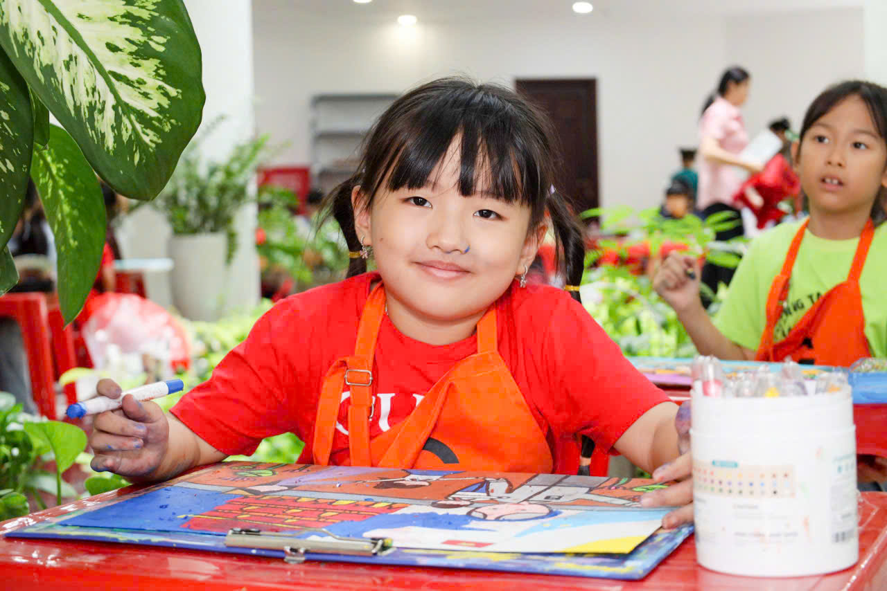 370 thiếu nhi TP.HCM kể chuyện về Bác Tôn qua tranh vẽ - Ảnh 10.