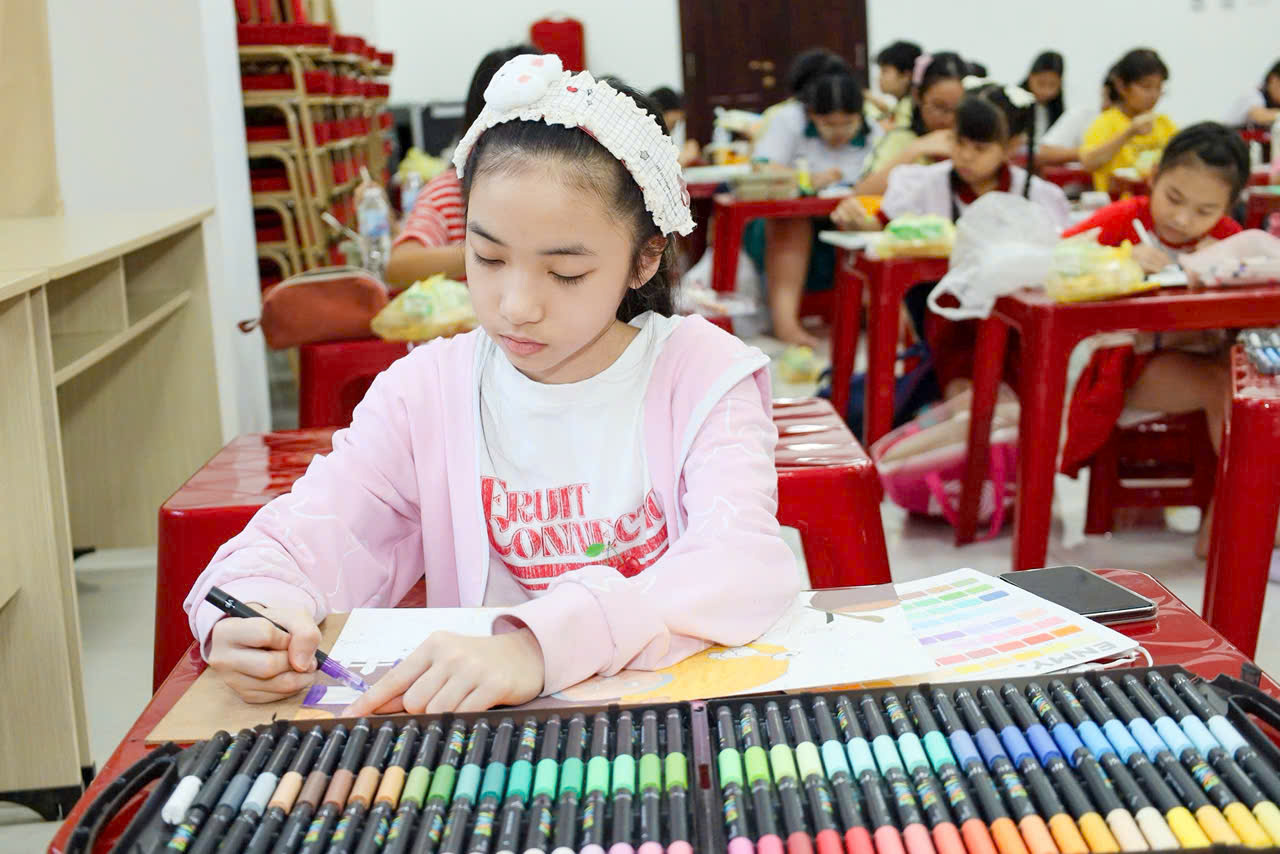 370 thiếu nhi TP.HCM kể chuyện về Bác Tôn qua tranh vẽ - Ảnh 9.