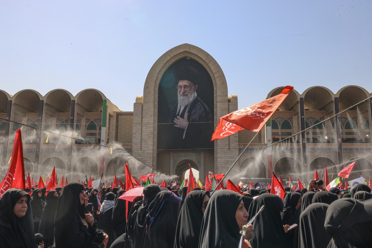 Iran gửi đi thông điệp gì từ lễ tang cố Lãnh tụ tối cao Ali Khamenei? - Ảnh 1.
