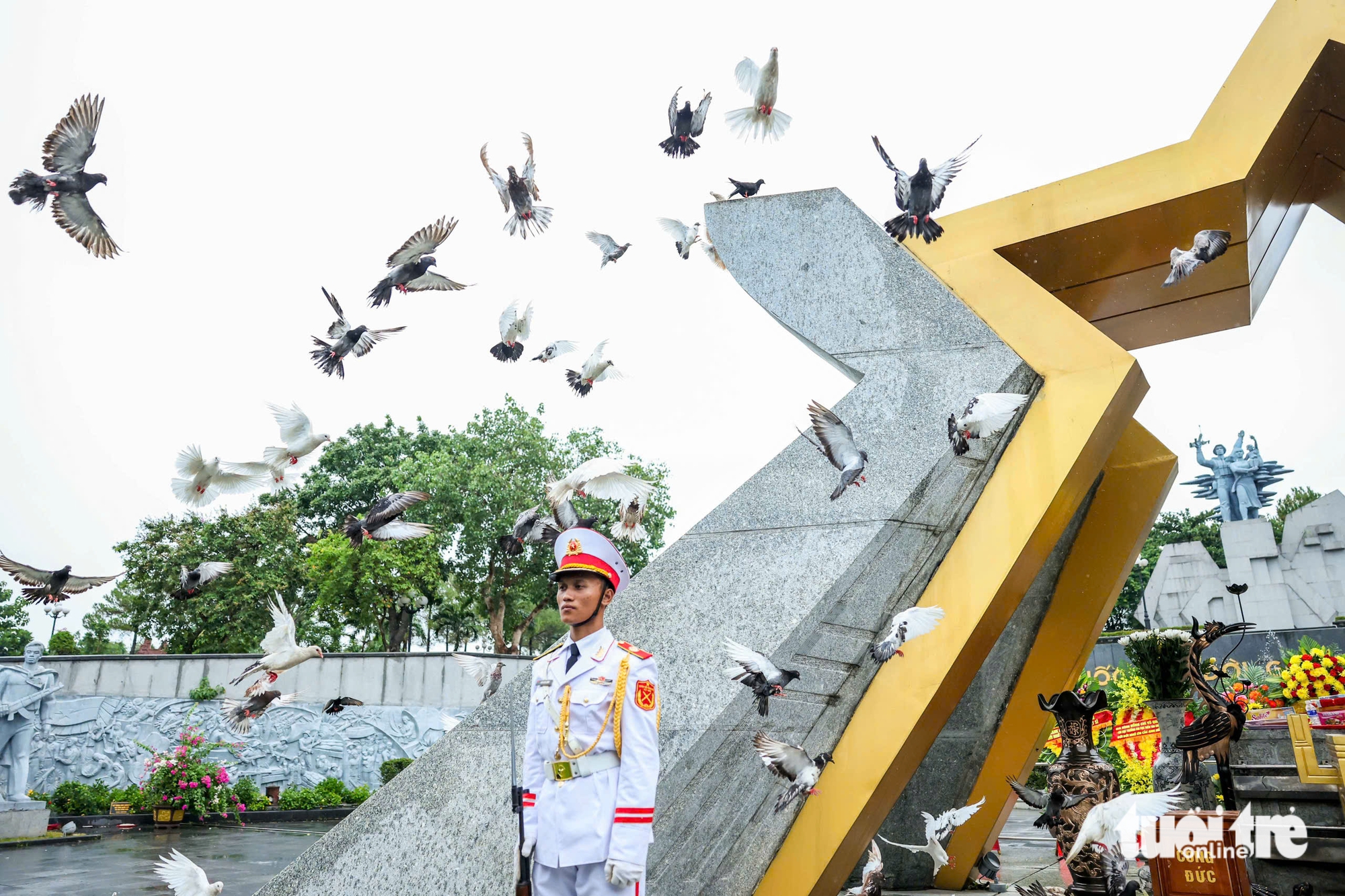 Tháng 7 đi tìm tên cho các liệt sĩ và cuộc gặp với những người tuyến đầu - Ảnh 3.