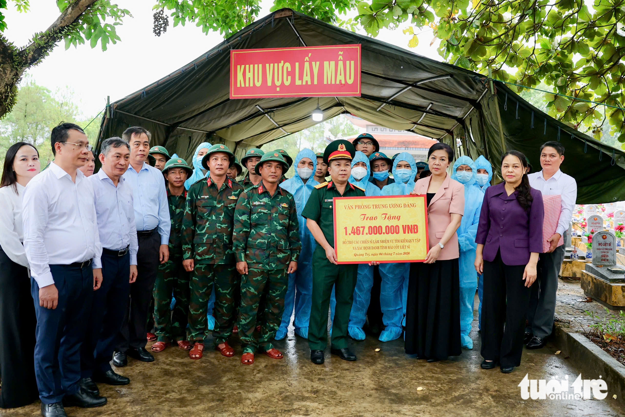 Tháng 7 đi tìm tên cho các liệt sĩ và cuộc gặp với những người tuyến đầu - Ảnh 7.