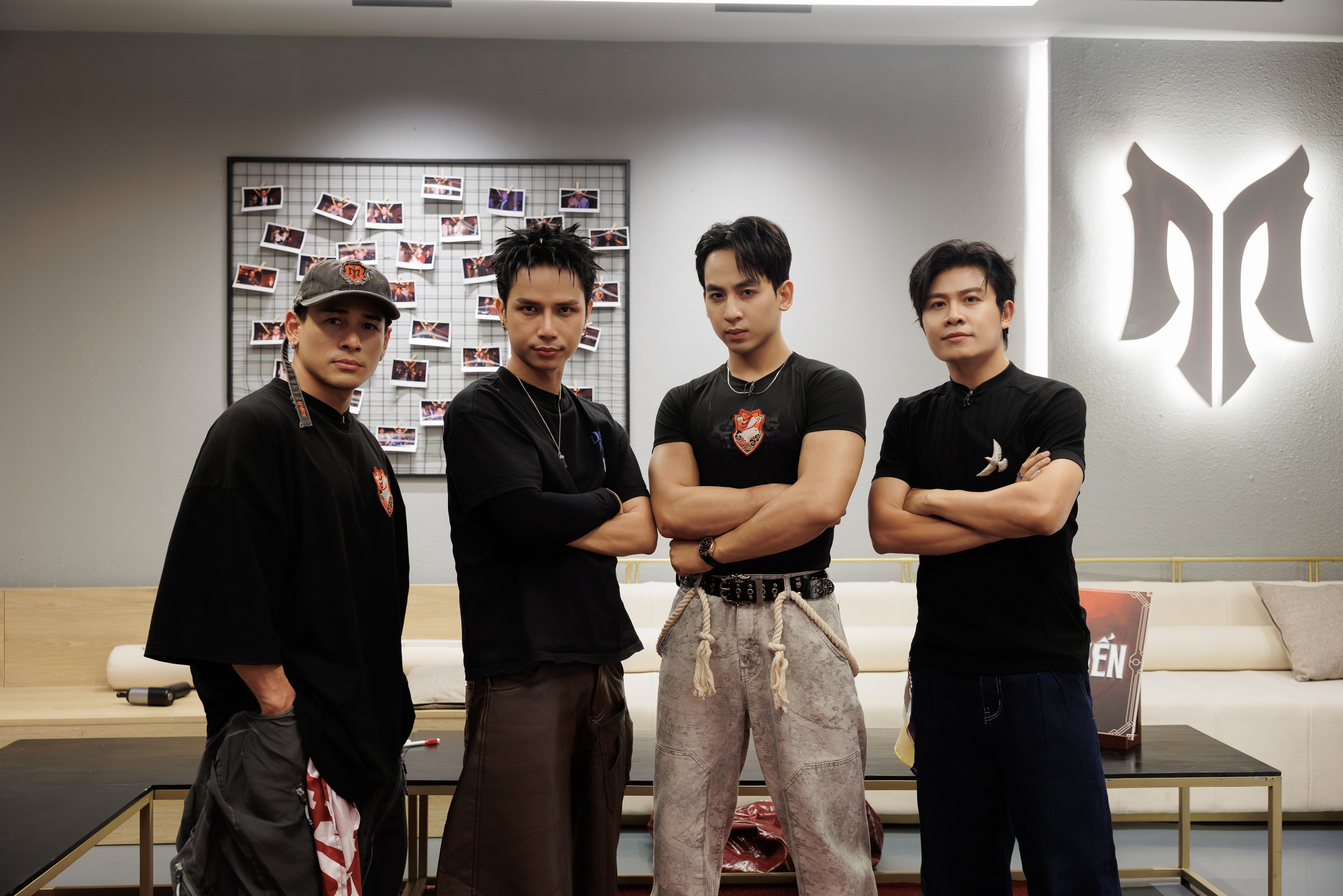 Nguyễn Văn Chung tiết lộ lí do không mang hit lên sân khấu Anh trai vượt ngàn chông gai - Ảnh 4.