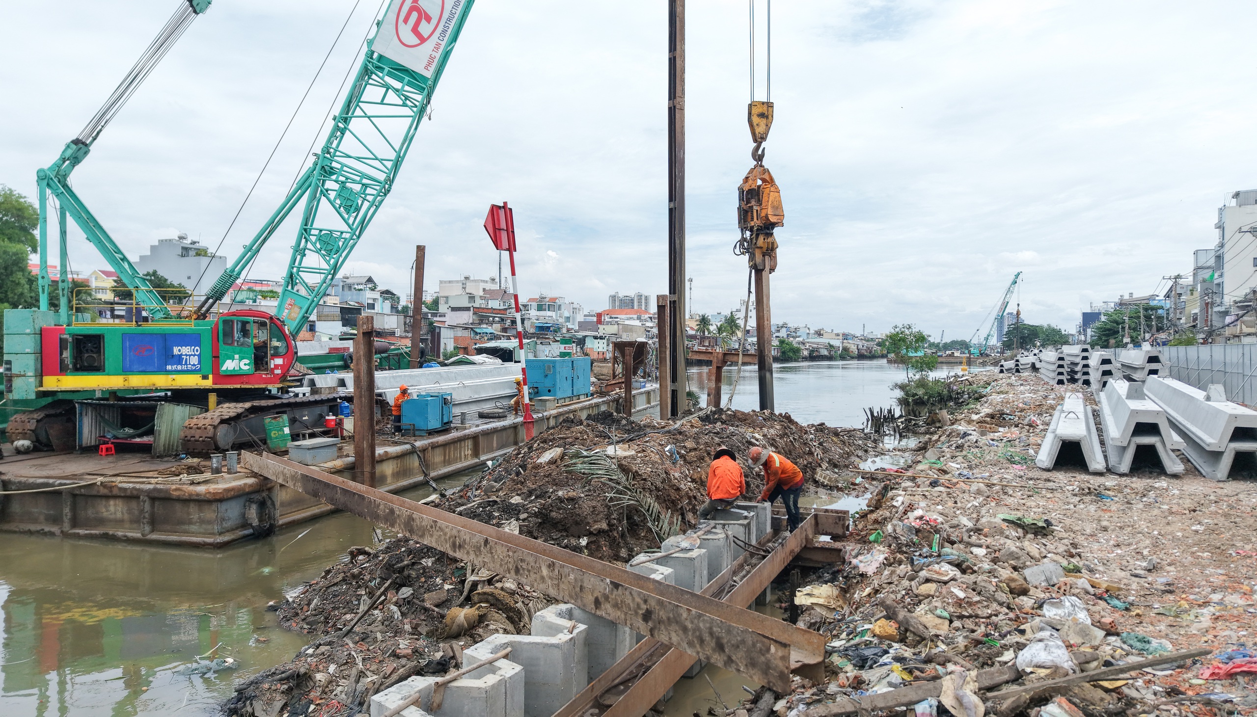 Hiện trạng dự án bờ Bắc kênh Đôi sau gần một năm khởi công - Ảnh 16.