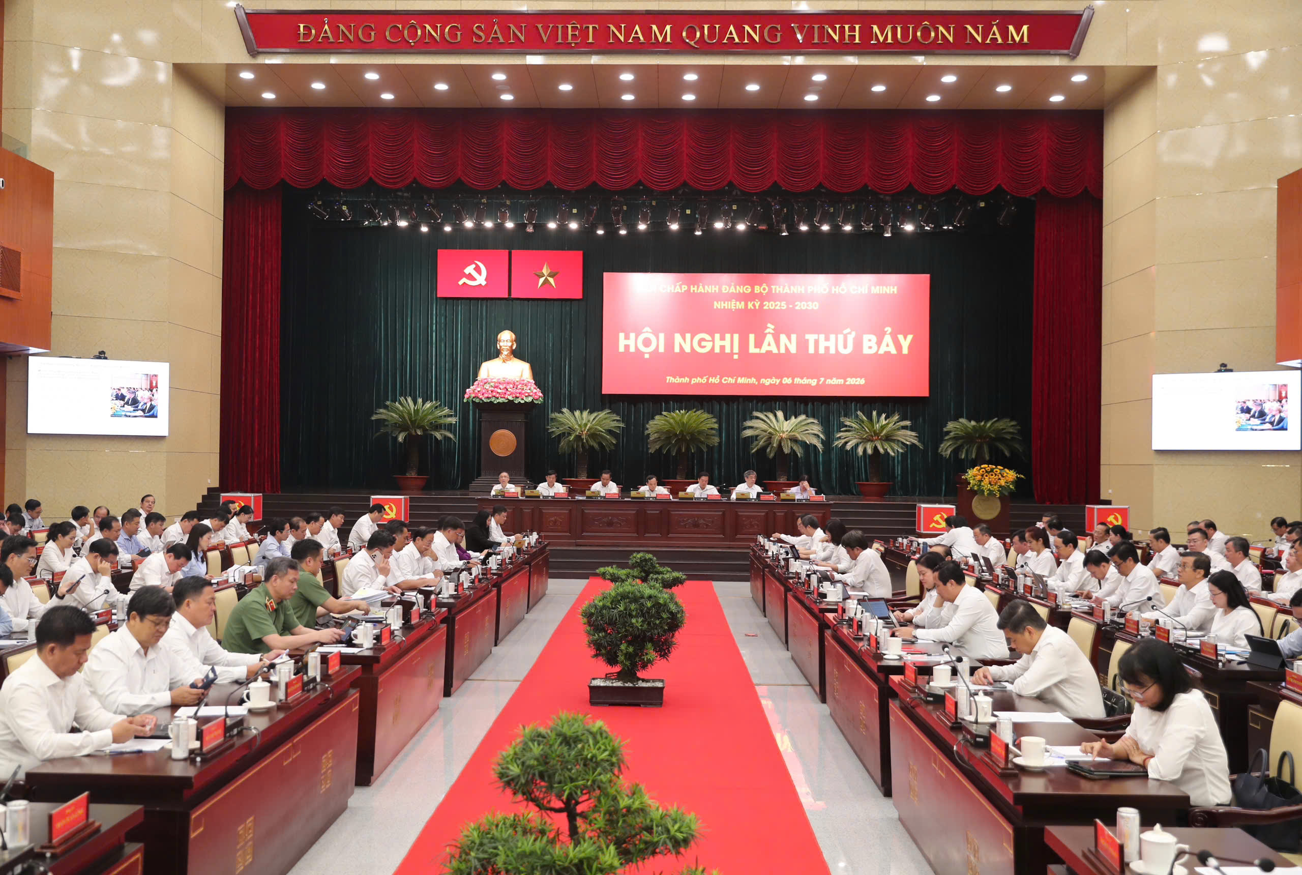TP.HCM đã thu ngân sách gần 60% mục tiêu 1 triệu tỉ đồng, cuối năm quyết liệt tháo gỡ điểm nghẽn để bứt tốc  - Ảnh 3.