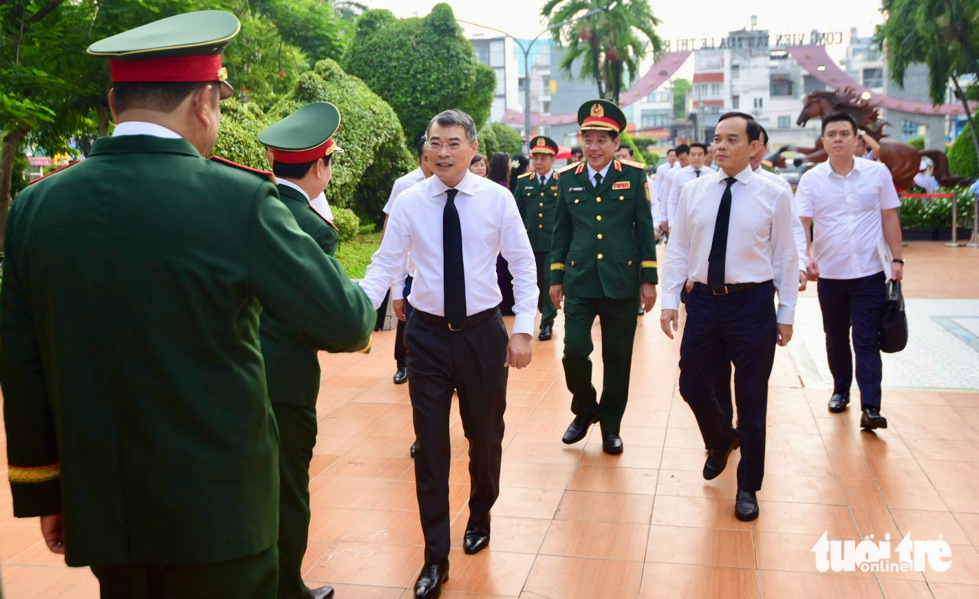 Thủ tướng Lê Minh Hưng dâng hương và dự lễ tìm kiếm, quy tập hài cốt liệt sĩ công viên Lê Thị Riêng - Ảnh 1.