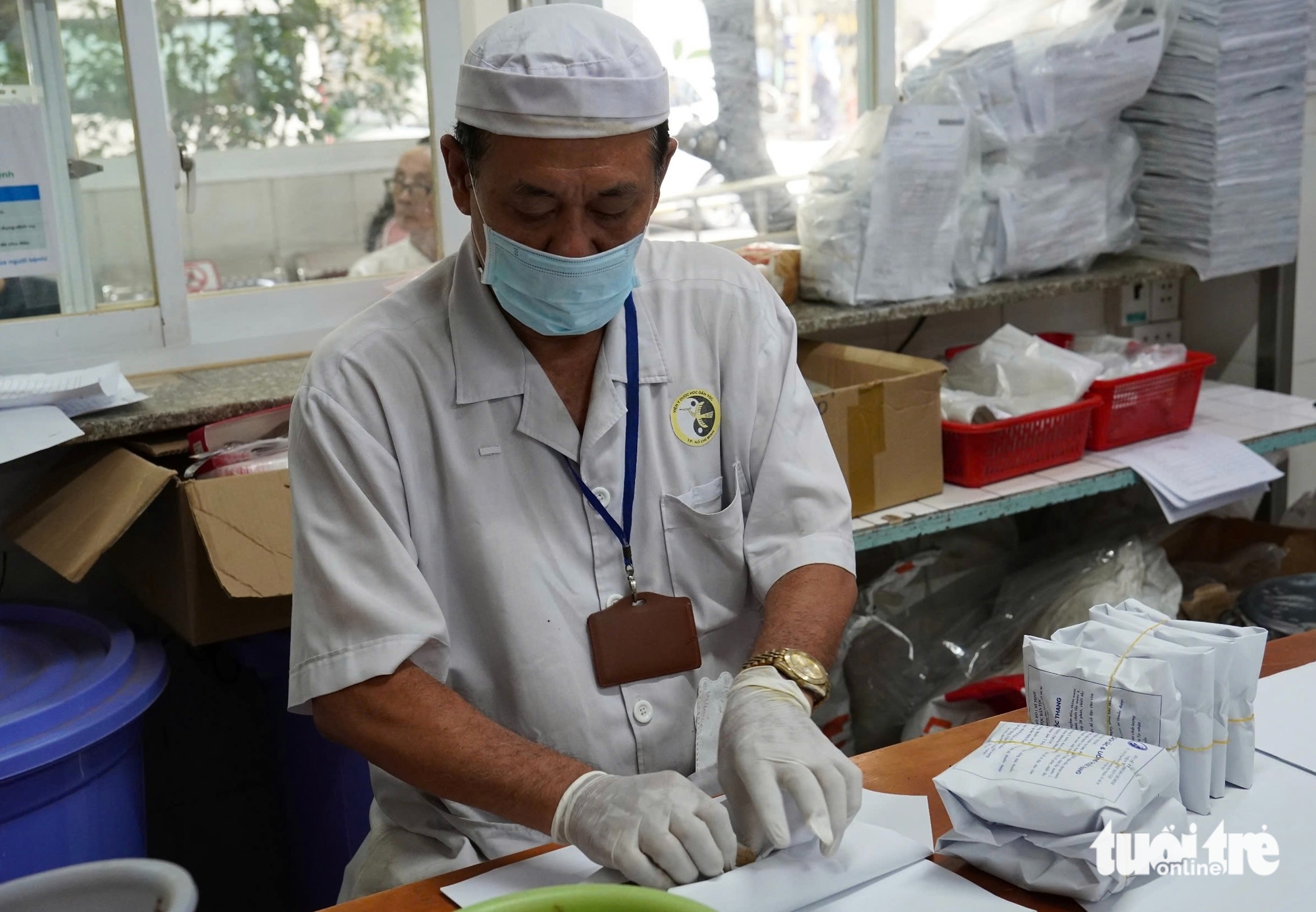Cận cảnh quy trình sơ chế dược liệu y học cổ truyền ở Viện Y dược học dân tộc TP.HCM - Ảnh 4.