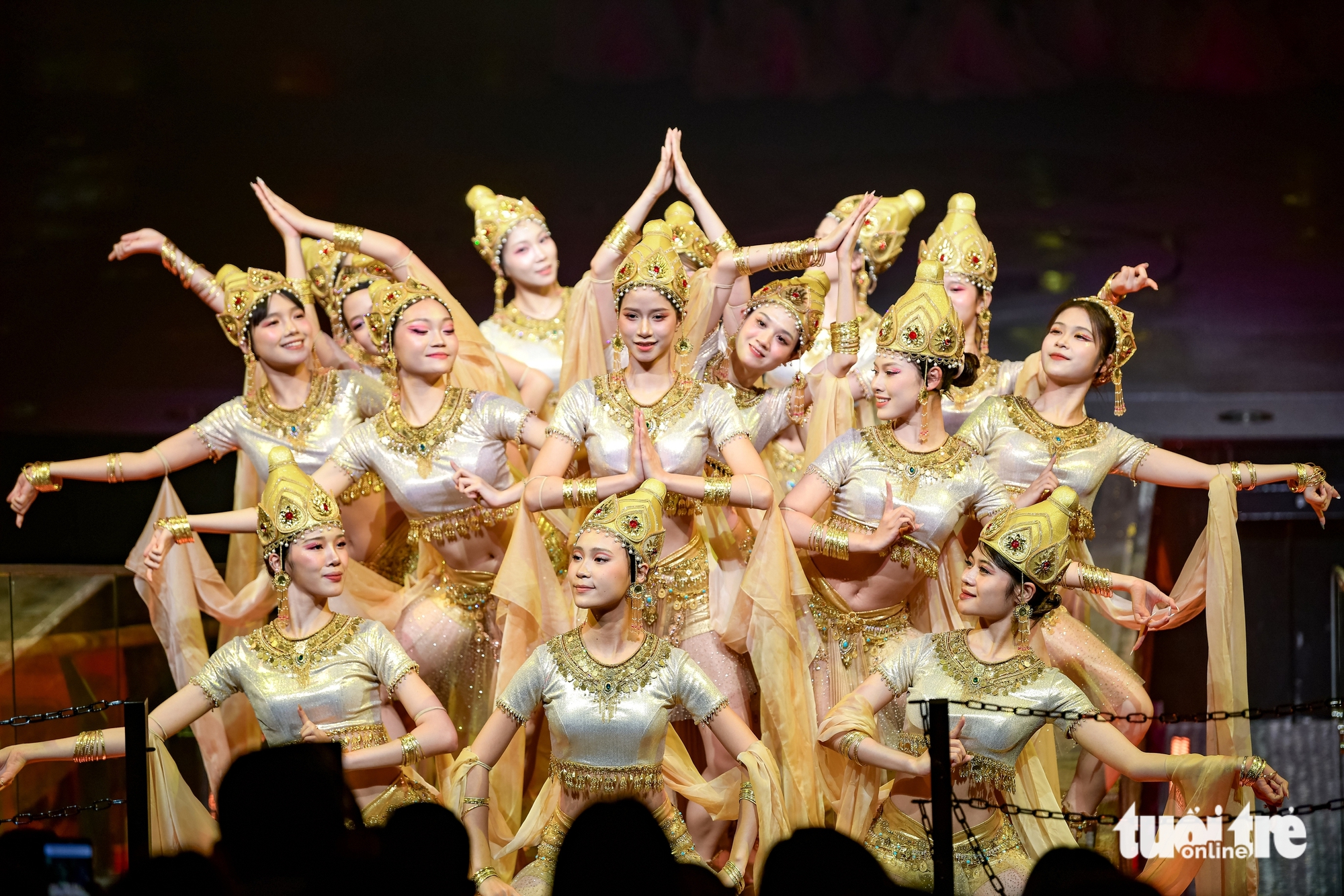 Giới chuyên môn trầm trồ với đại sử thi sân khấu đậm đặc chất Việt Đất nước thiên hùng ca - Ảnh 6.