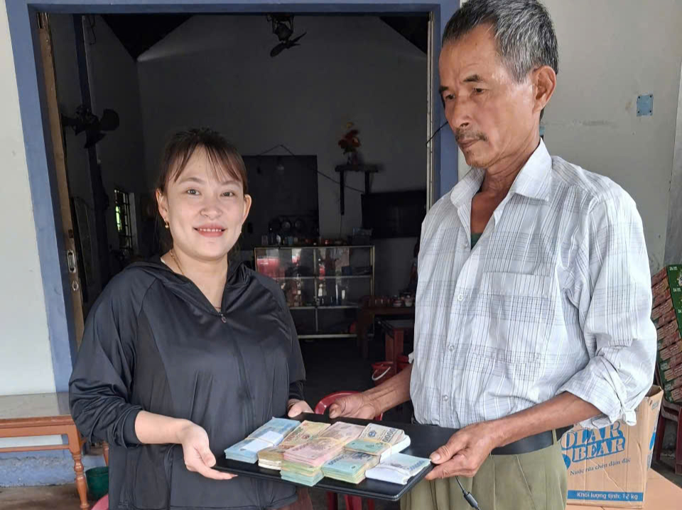 Ông Biên trả lại tài sản 75 triệu đồng và máy tính xách tay , từ chối nhận hậu tạ - Ảnh 1.