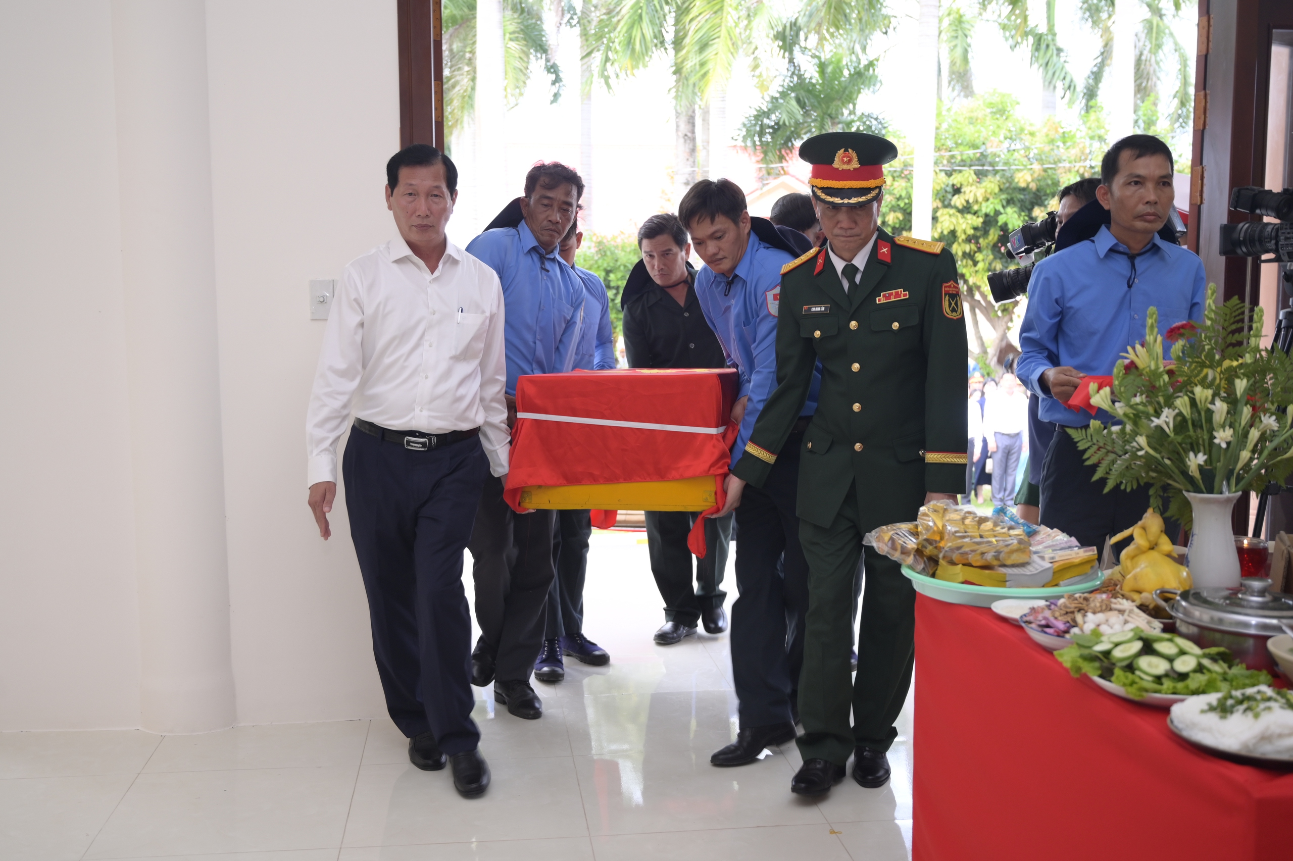 An Giang tìm kiếm, quy tập được 170 hài cốt liệt sĩ, xác định được danh tính 1 liệt sĩ - Ảnh 2.