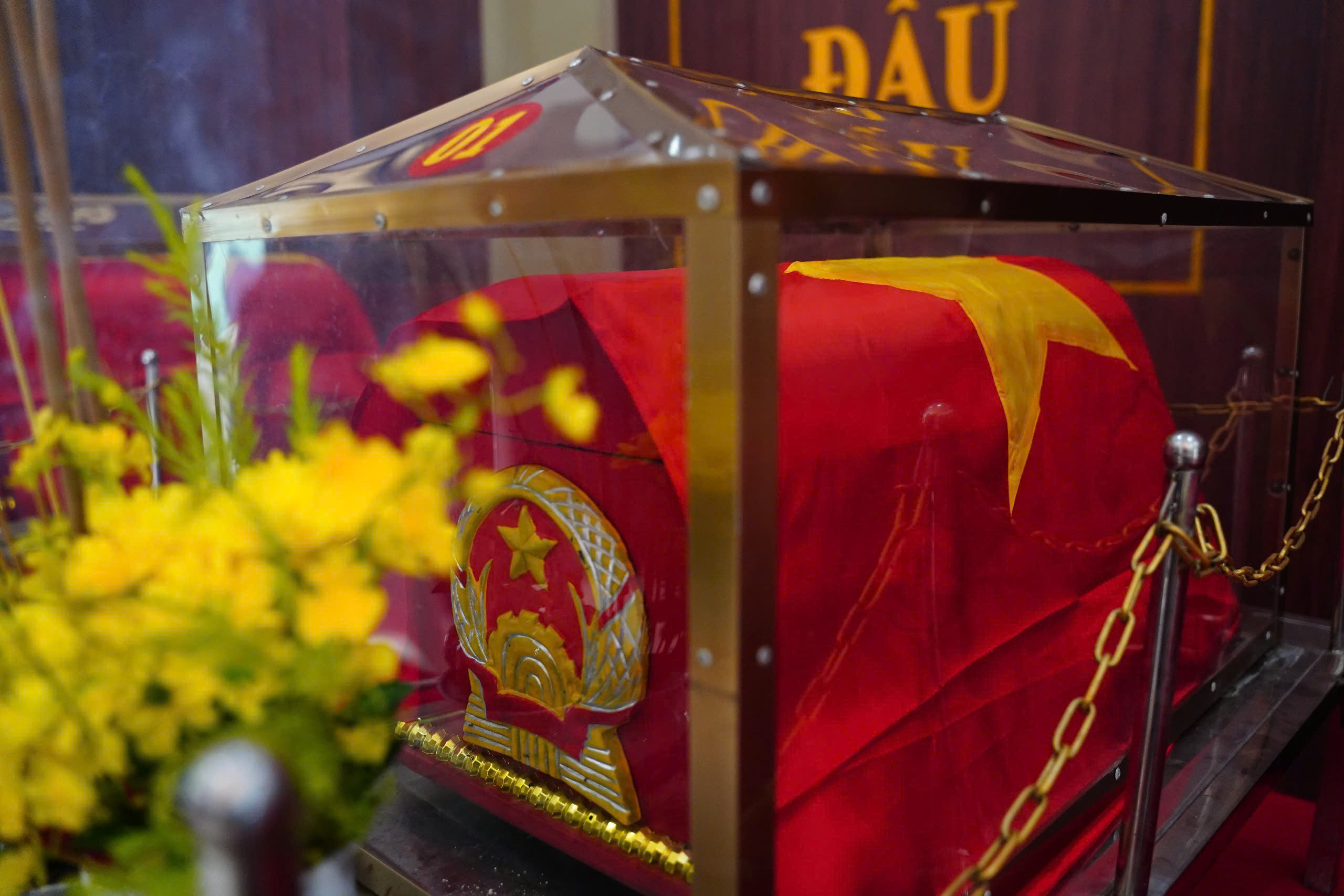 Có người dân liên hệ nhận thân nhân liệt sĩ Huỳnh Văn Quên, đang lên công viên Lê Thị Riêng xác minh - Ảnh 1.