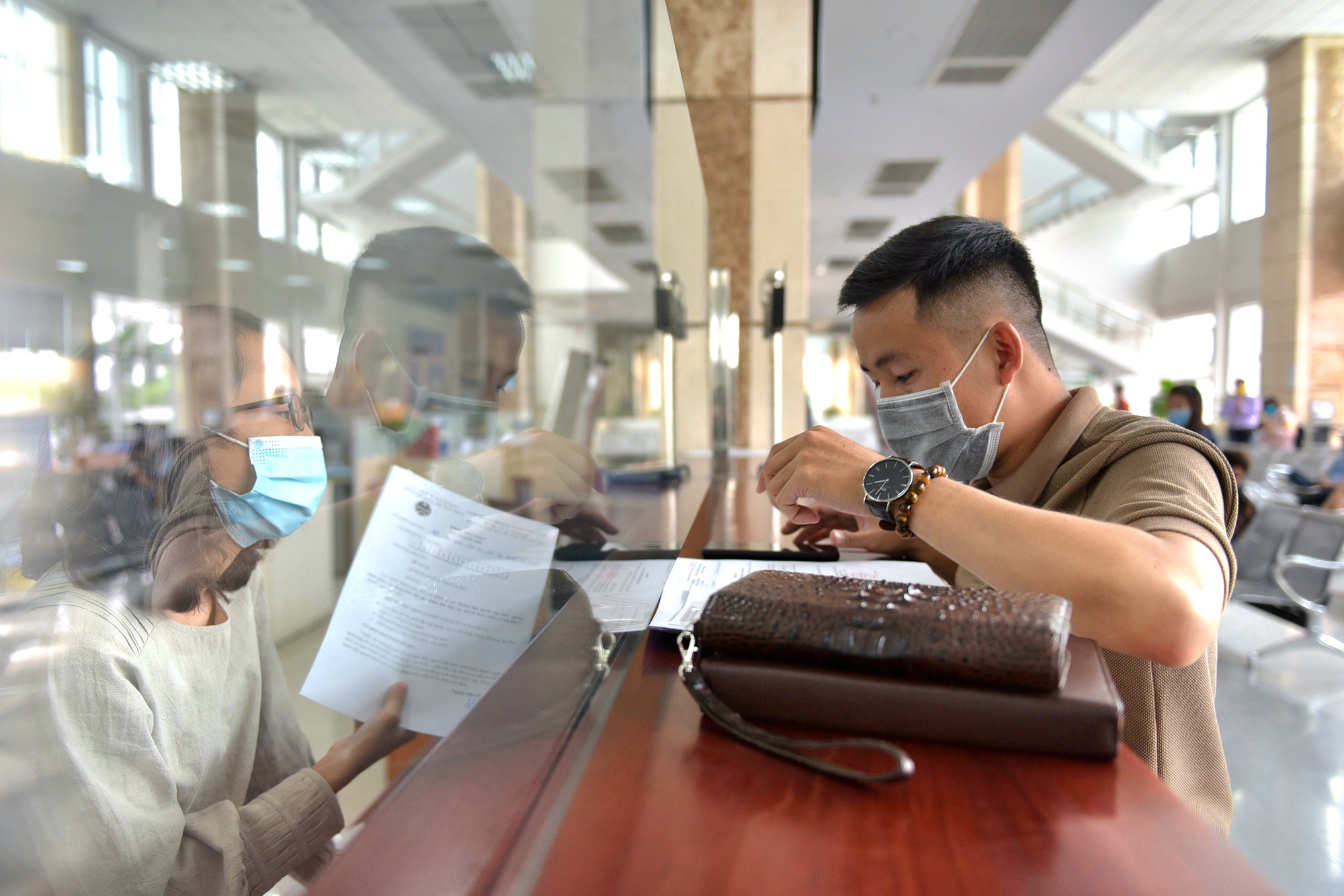 Thu nhập vãng lai 5 triệu đồng/lần mới phải tạm khấu trừ thuế, vui hay lo? - Ảnh 2.