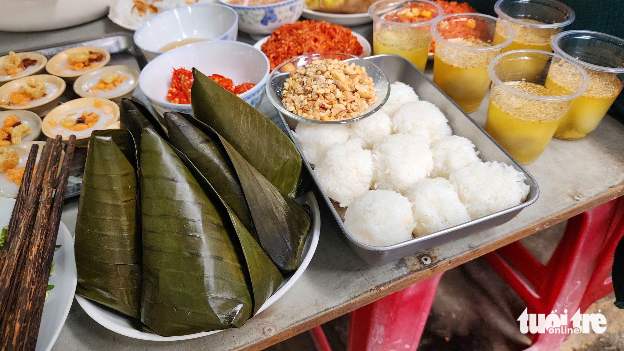 Ngày giỗ chung đặc biệt của người dân xứ Huế - Ảnh 10.