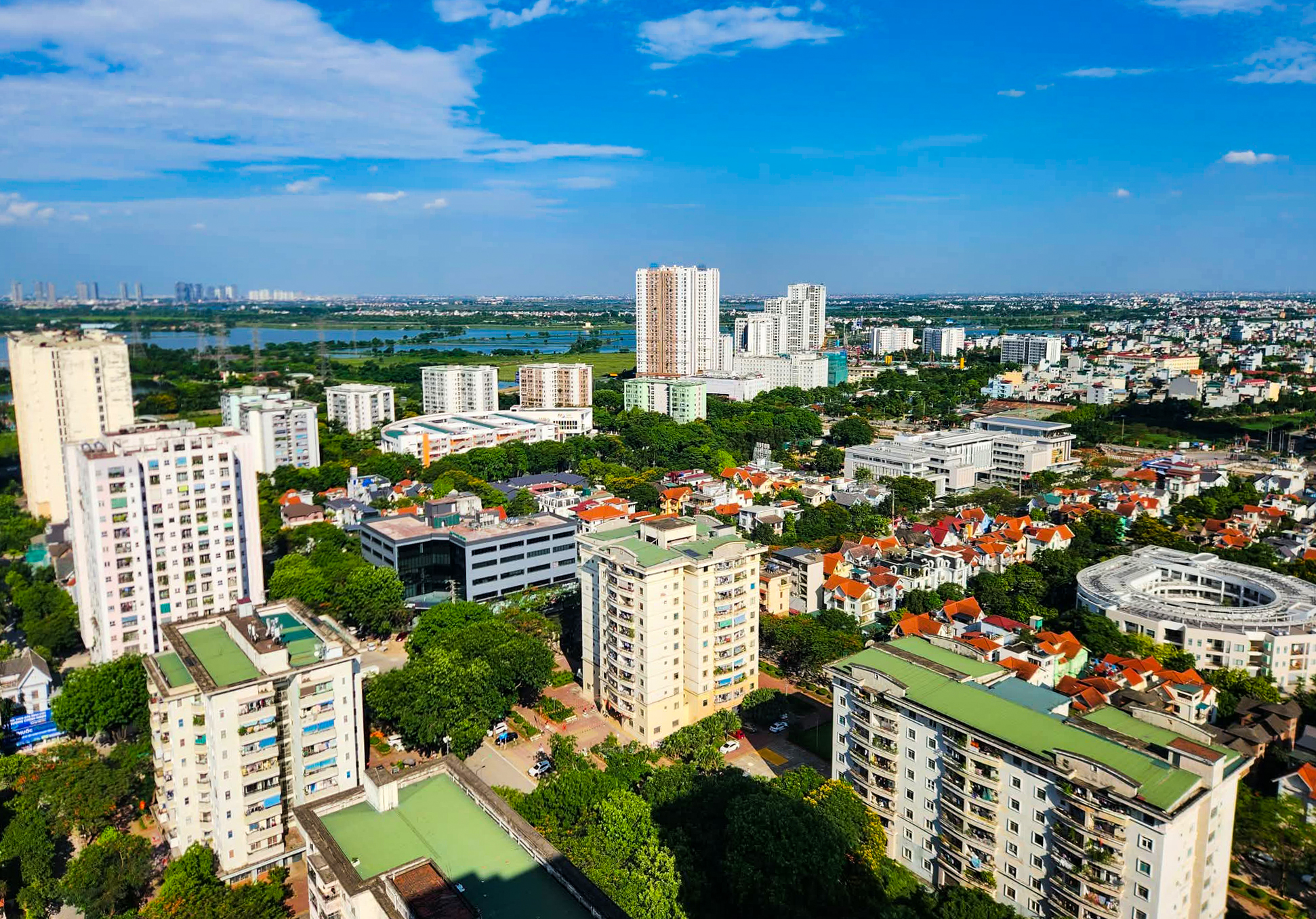 Nguồn cung chung cư tăng kỷ lục, trong khi giao dịch giảm mạnh do lãi vay quá cao - Ảnh 1.