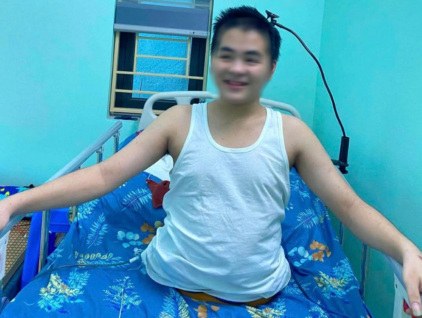 Từ cửa tử trở về, nghị lực của chàng trai mất nửa người khiến bác sĩ cảm phục - Ảnh 3.