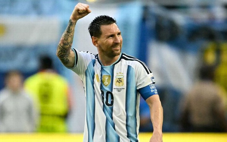 Video: Pha vô lê của Messi gỡ hòa cho Argentina - Ảnh 1.
