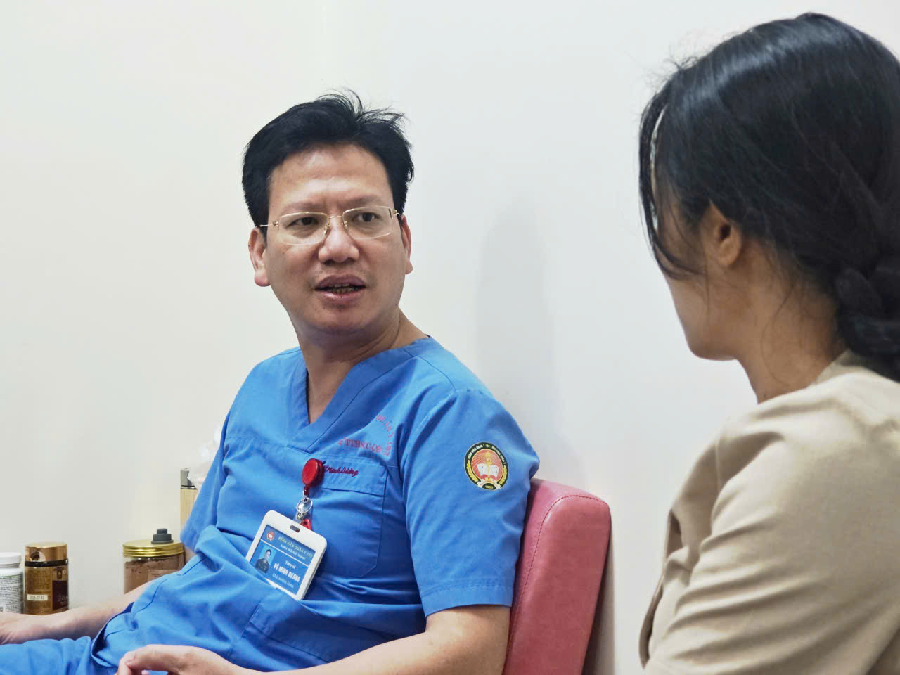 Từ cửa tử trở về, nghị lực của chàng trai mất nửa người khiến bác sĩ cảm phục - Ảnh 2.