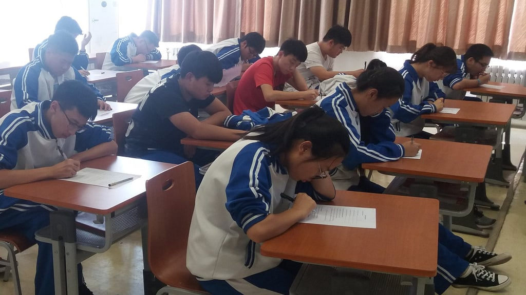 Trường học Trung Quốc gây tranh cãi vì yêu cầu khai báo tài sản gia đình - Ảnh 1.
