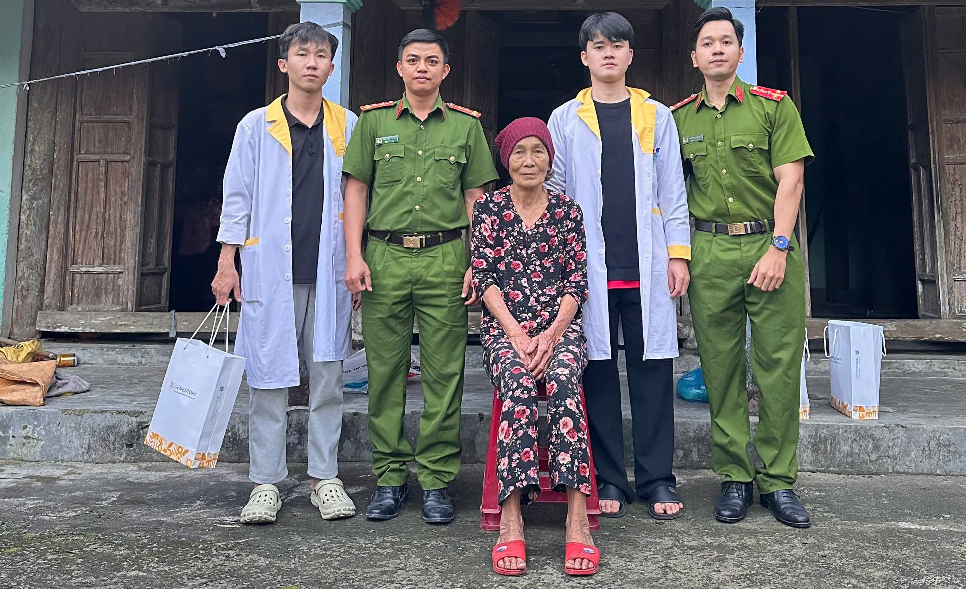 Công an Đà Nẵng thu nhận hàng ngàn mẫu ADN thân nhân liệt sĩ chưa xác định được danh tính - Ảnh 2.