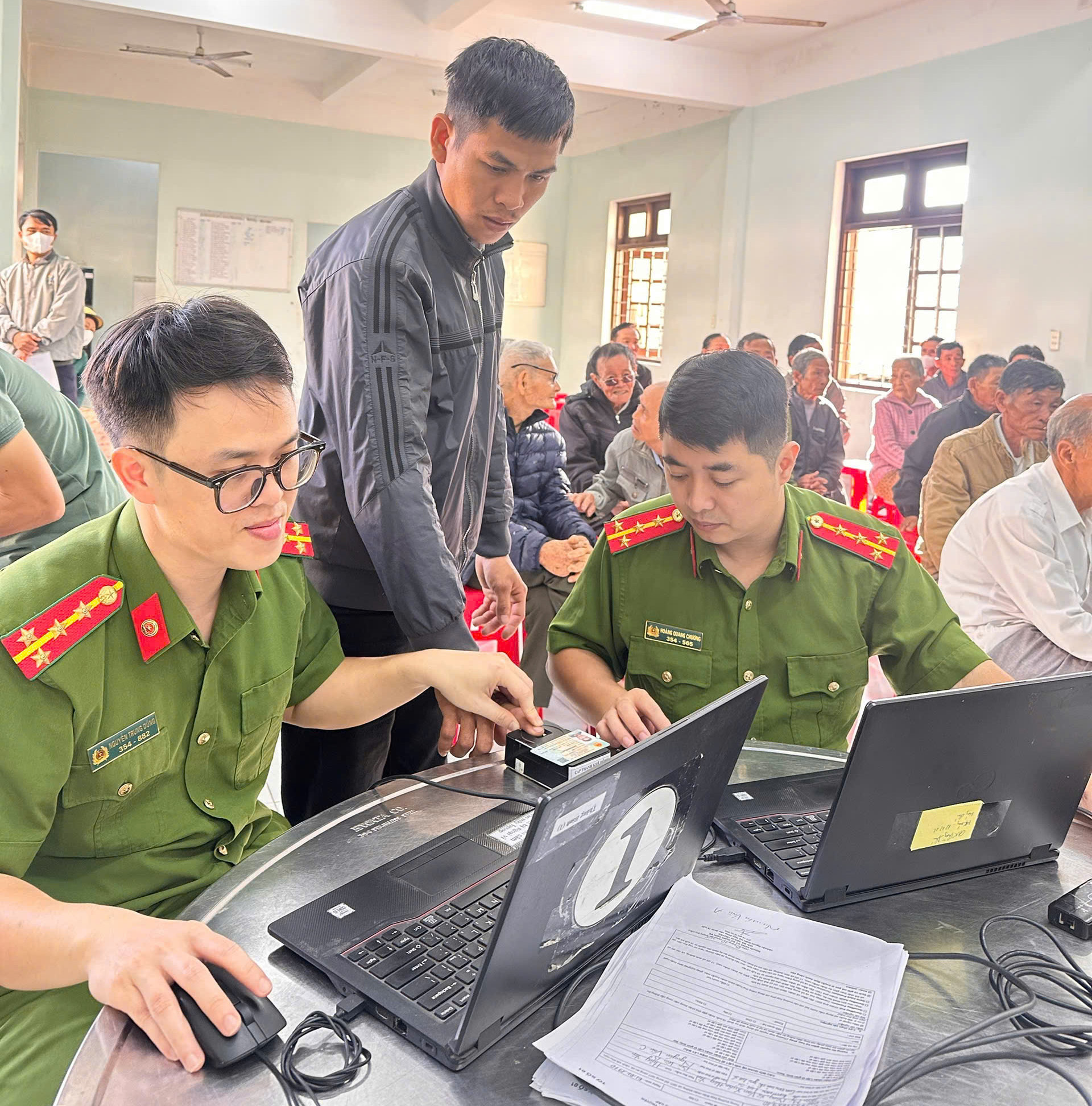 Công an Đà Nẵng thu nhận hàng ngàn mẫu ADN thân nhân liệt sĩ chưa xác định được danh tính - Ảnh 3.