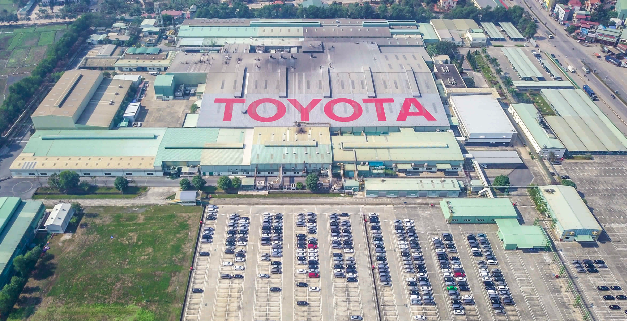Khai tử Altis, bỏ bớt phiên bản Camry, Fortuner, Toyota Việt Nam chán khách bình dân? - Ảnh 1.