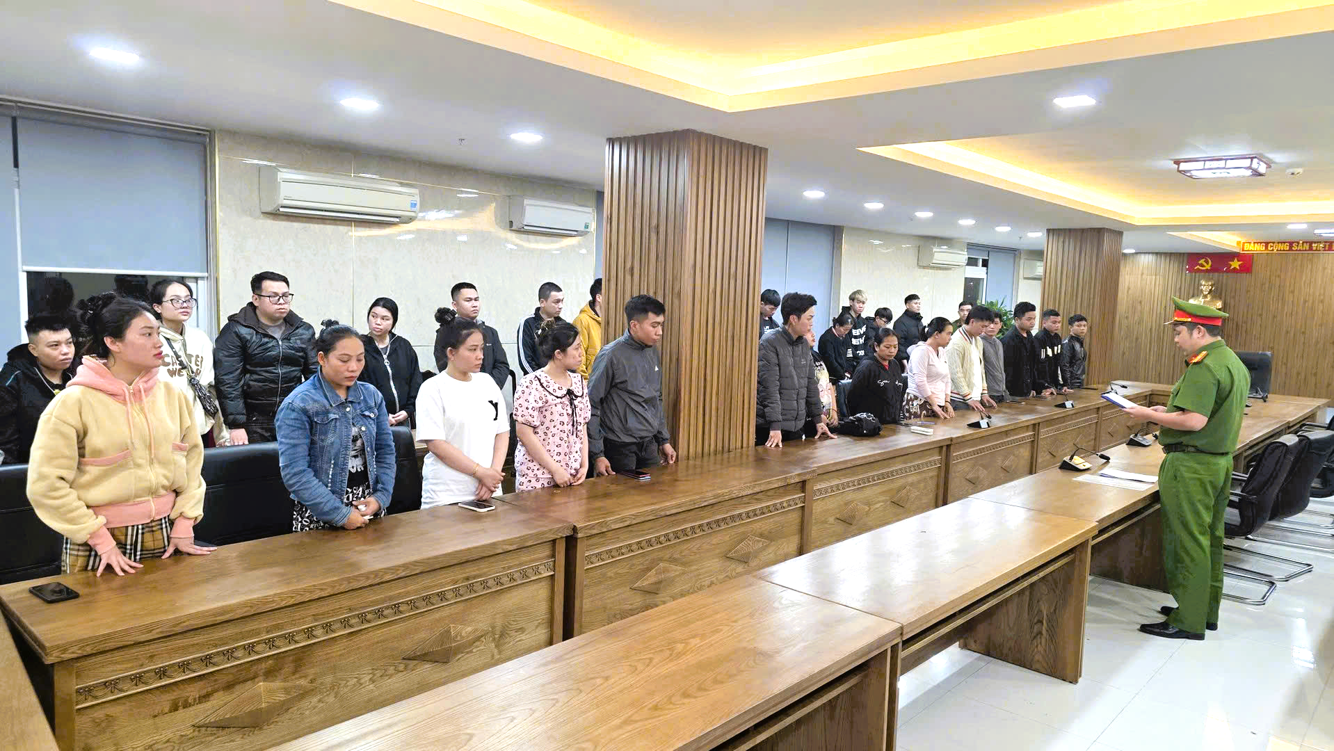 Vụ rửa tiền quy mô 67.000 tỉ đồng: Cảnh báo lỗ hổng khi nhân viên ngân hàng tiếp tay - Ảnh 1.