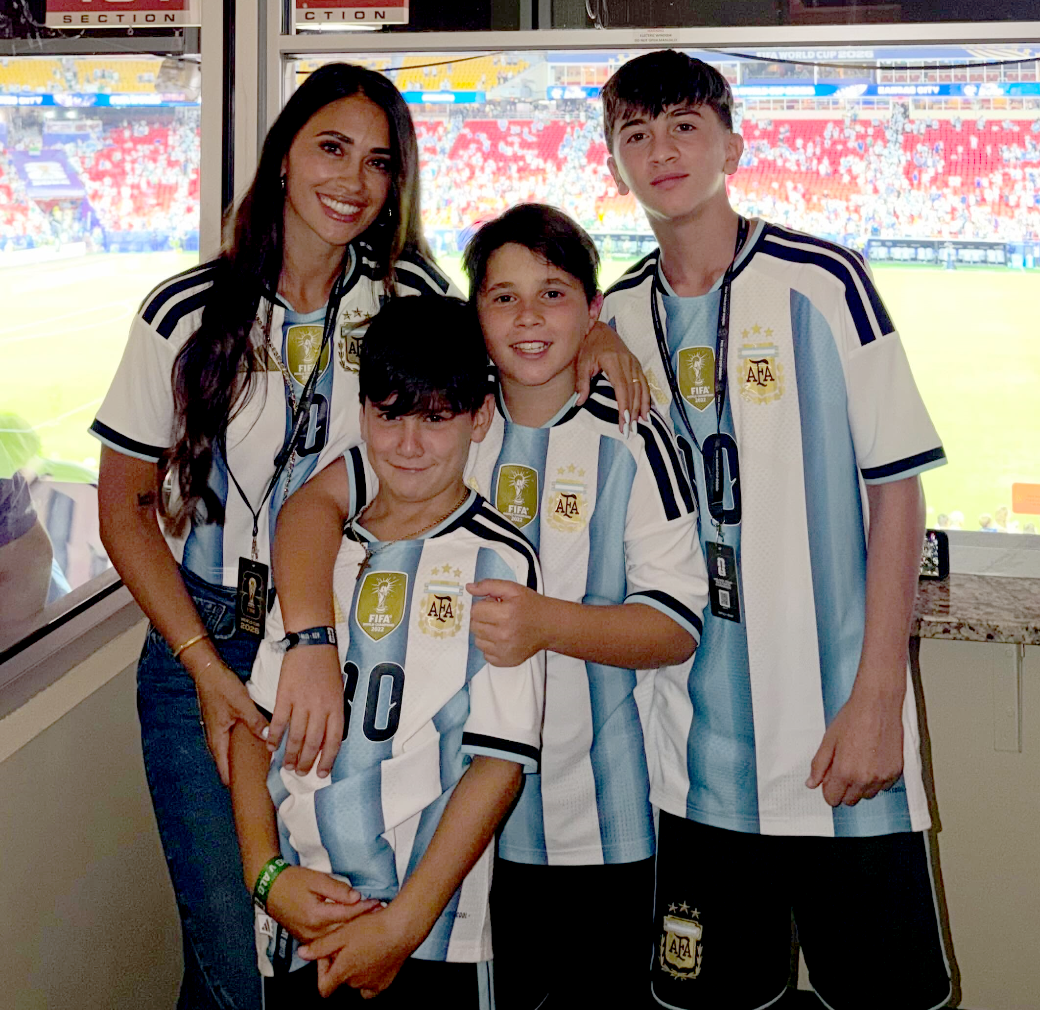 Vợ Messi 'nói không nên lời' sau chiến thắng ngoạn mục của chồng - Ảnh 2.