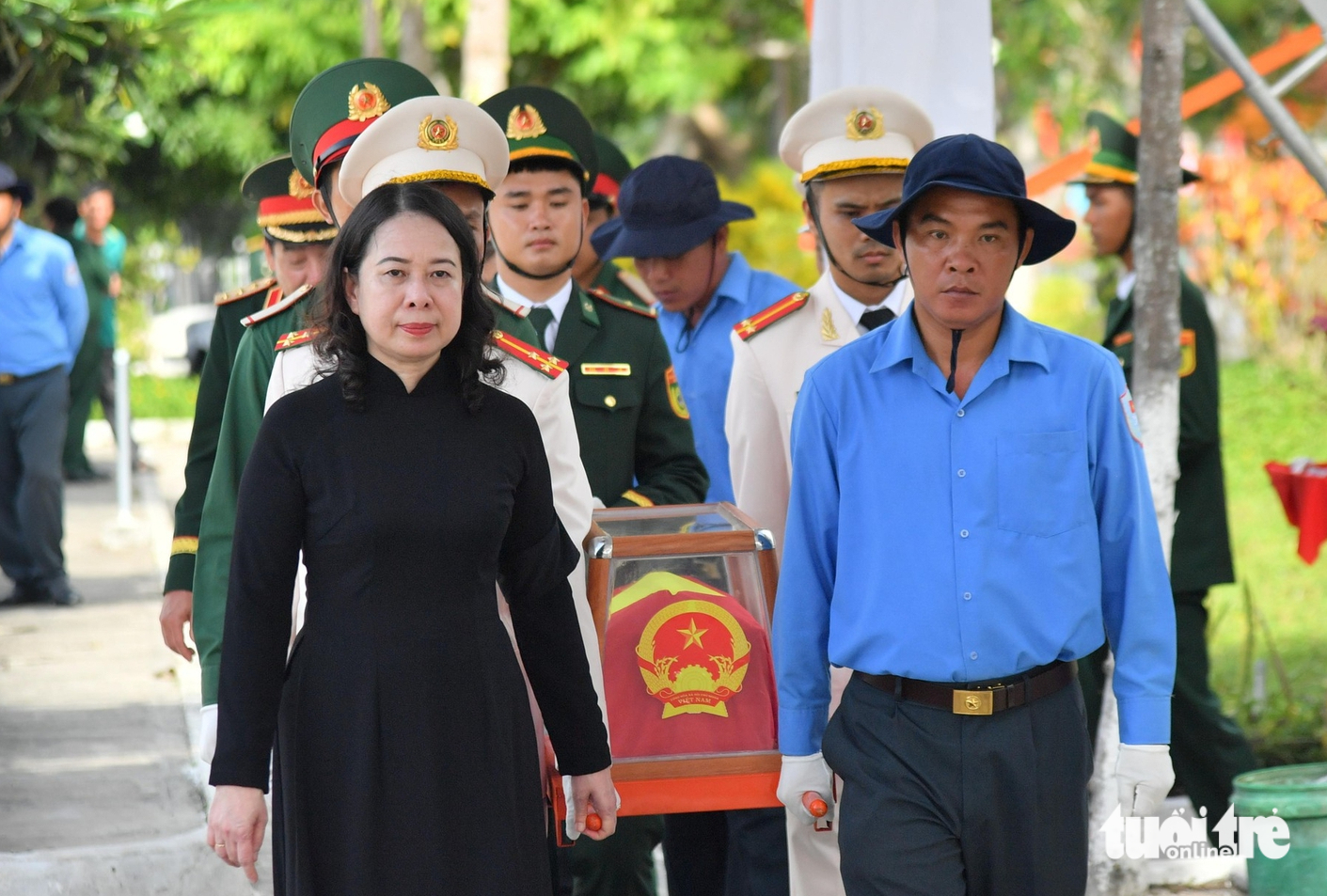 An Giang tổ chức lễ viếng và an táng hài cốt liệt sĩ hy sinh tại Campuchia - Ảnh 1.