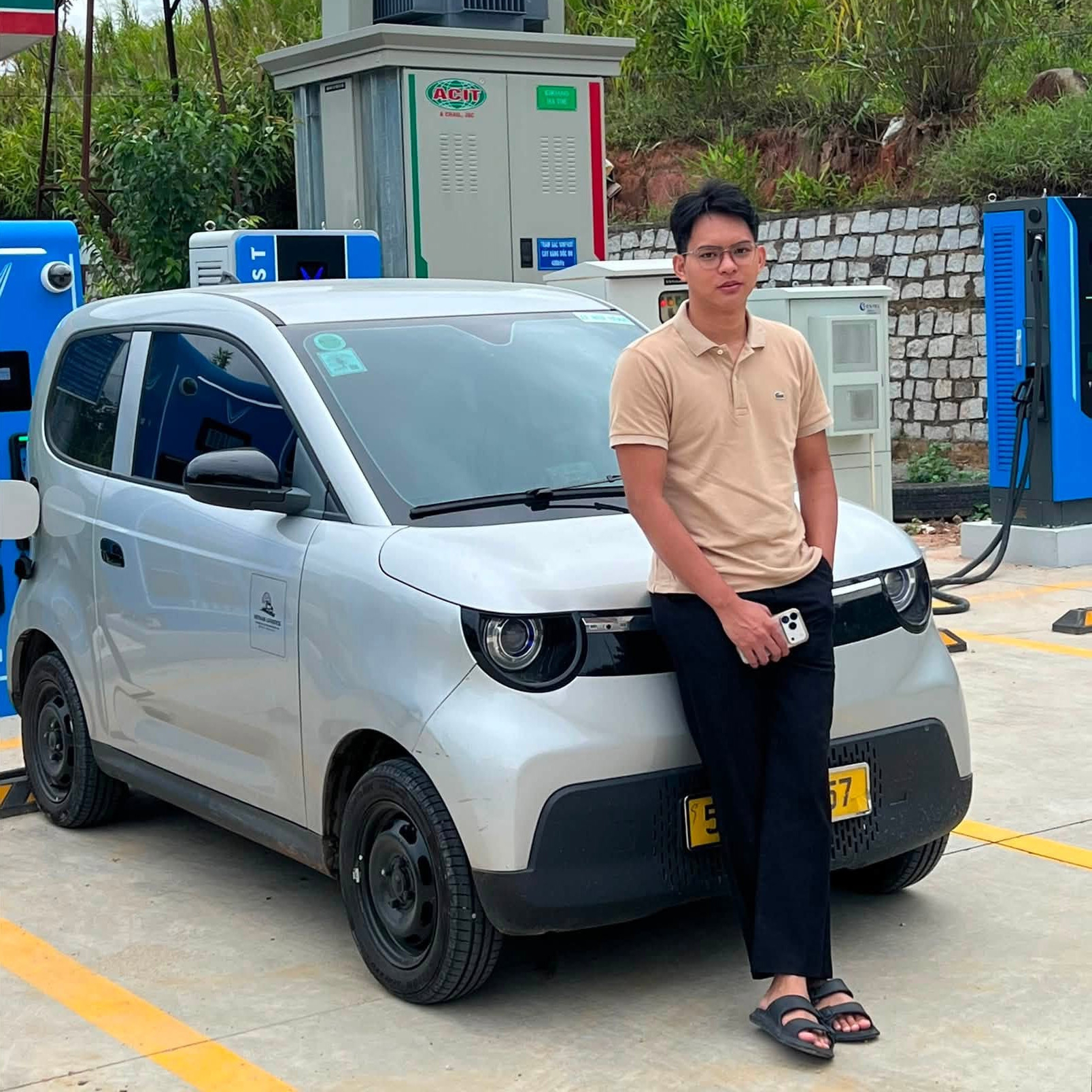 VinFast Minio Green chạy TP.HCM-Đà Lạt: 'Đi xa lộ giới hạn, chạy đô thị vô tư, người gần 1m8 vẫn thoải mái' - Ảnh 1.