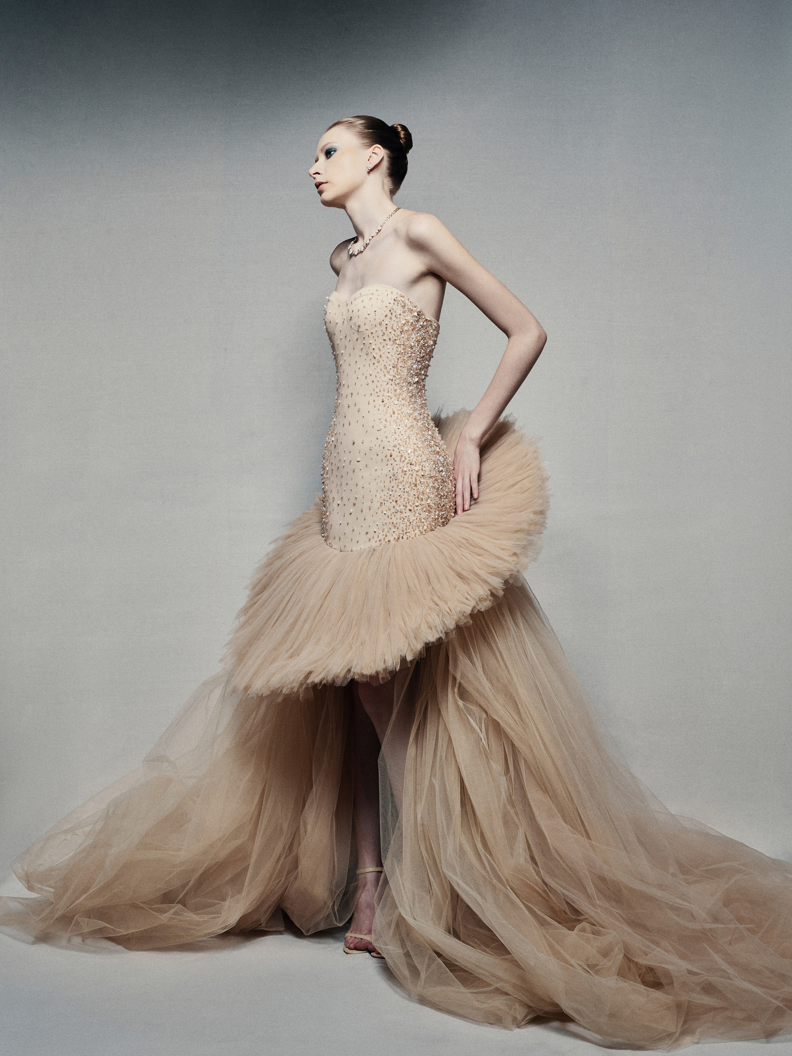 Phan Huy biến thị lực không hoàn hảo thành cảm hứng cho bộ sưu tập couture mới - Ảnh 2.