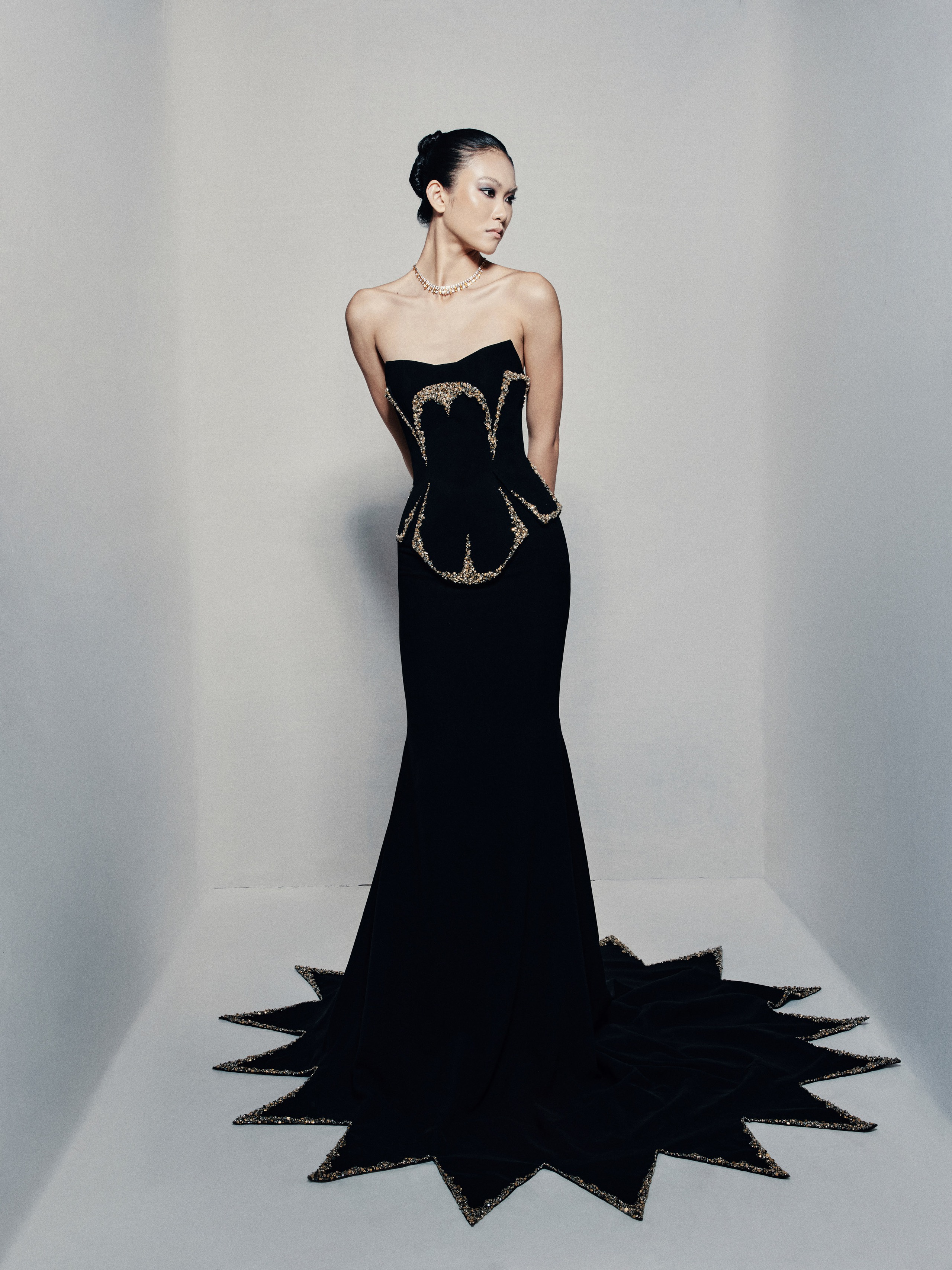 Phan Huy biến thị lực không hoàn hảo thành cảm hứng cho bộ sưu tập couture mới - Ảnh 10.