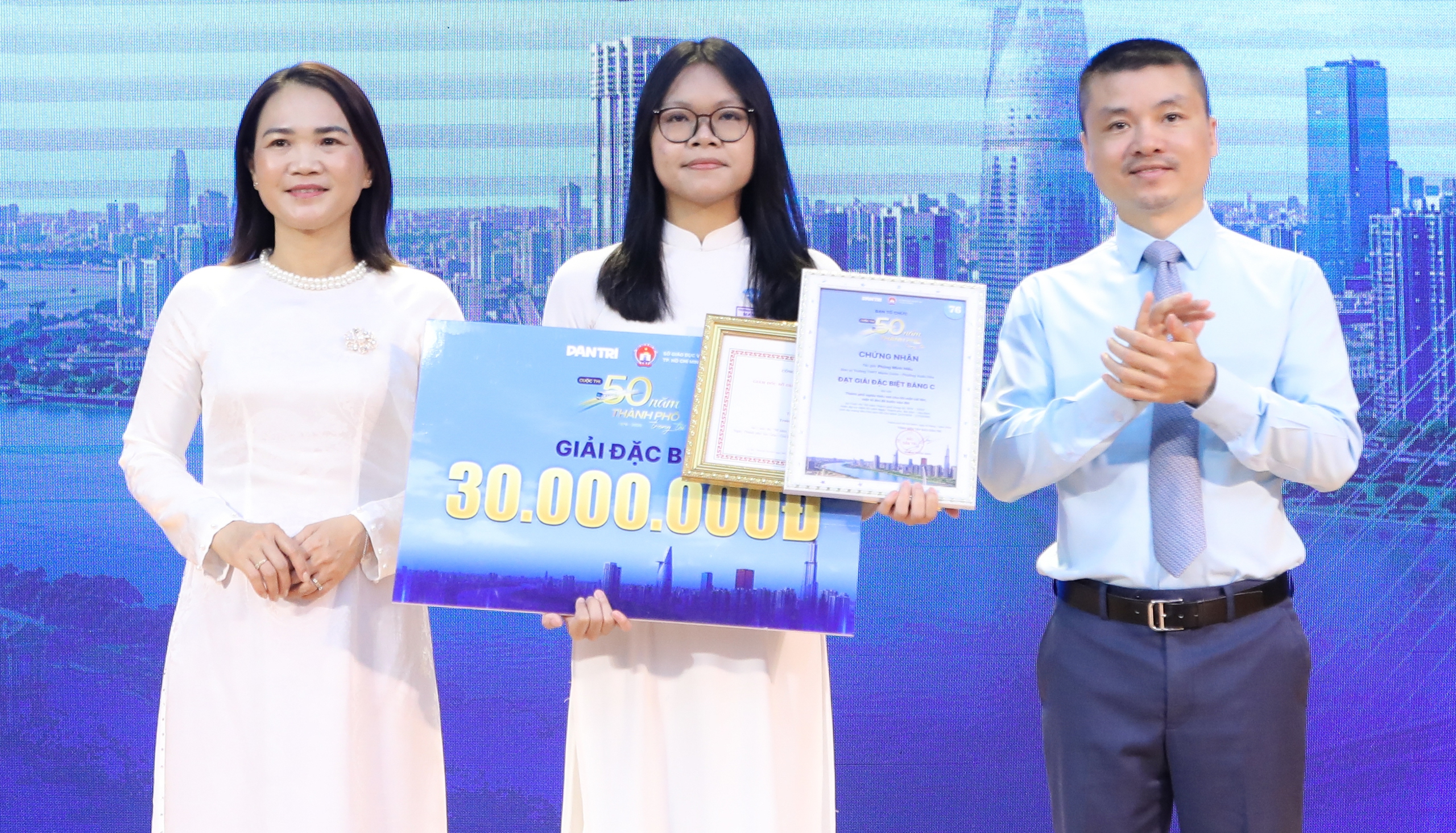 Từ đứa trẻ bị bỏ rơi đến giải đặc biệt cuộc thi 