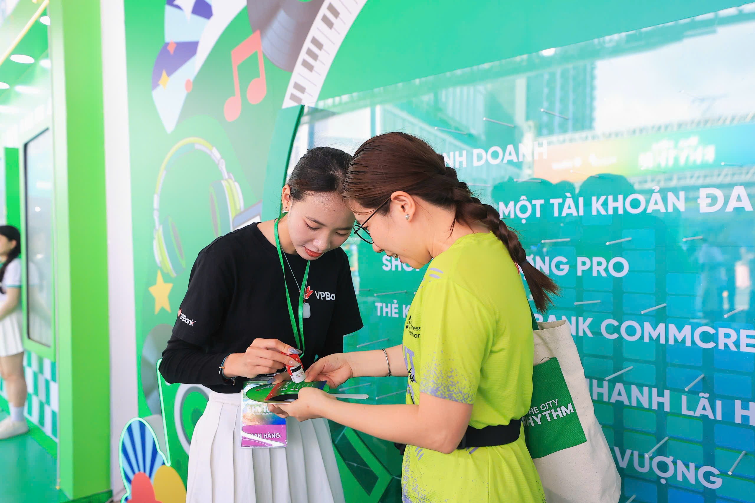 Có gì hot trong Hộp âm nhạc khổng lồ của VPBank trước giờ G? - Ảnh 2.