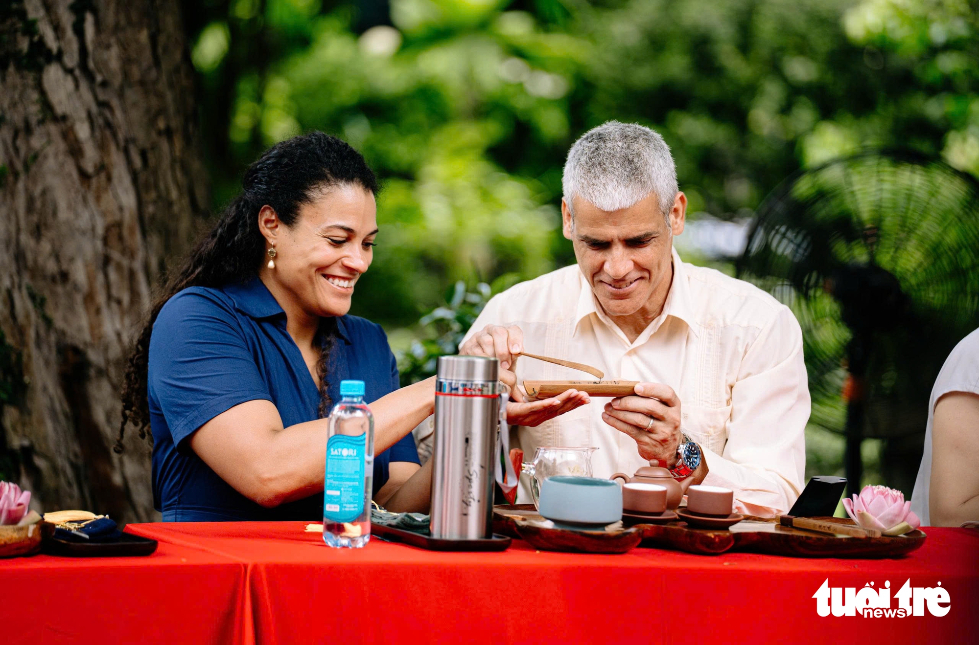Can food tell Ho Chi Minh City's story? Diplomats say yes - Ảnh 7.