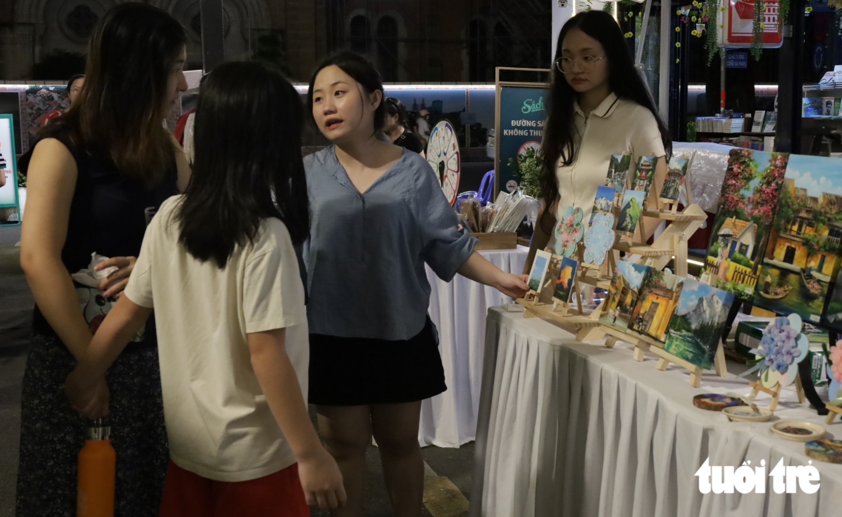 Ngày hội sách và văn hóa đêm trở lại Đường Sách TP.HCM - Ảnh 3.