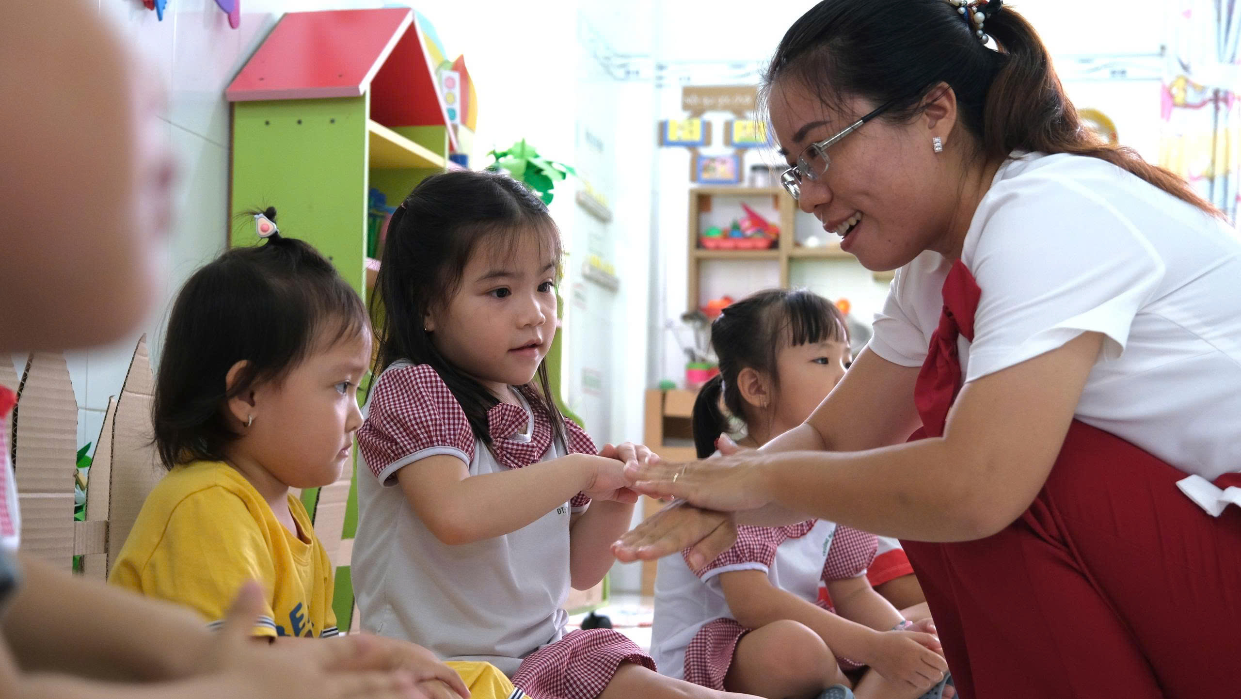 Cần Thơ hỗ trợ 960.000 đồng/người/tháng, hướng đến giữ chân giáo viên mầm non - Ảnh 1.