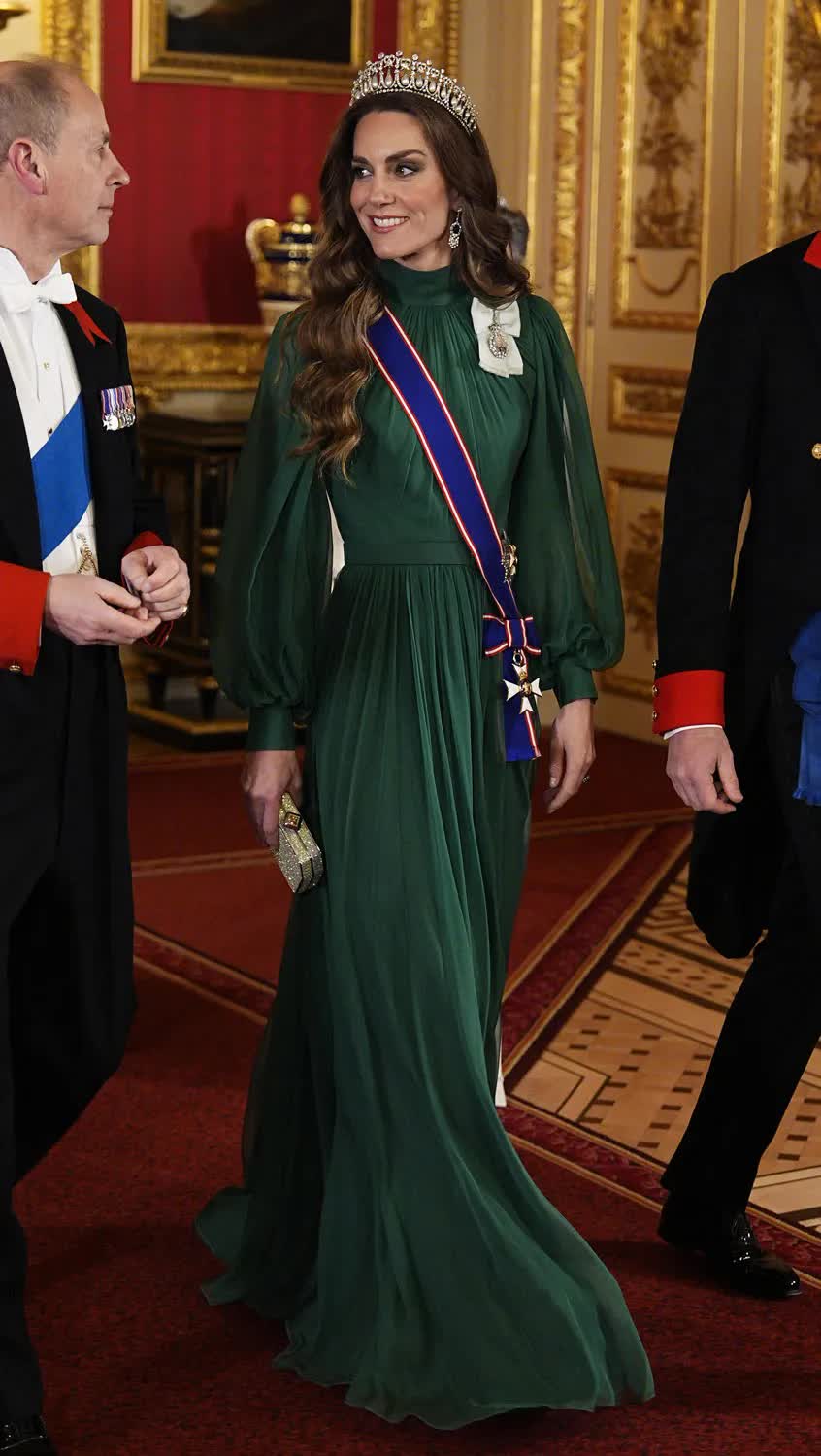 Công nương Kate Middleton là người mặc đẹp nhất nước Anh - Ảnh 4.