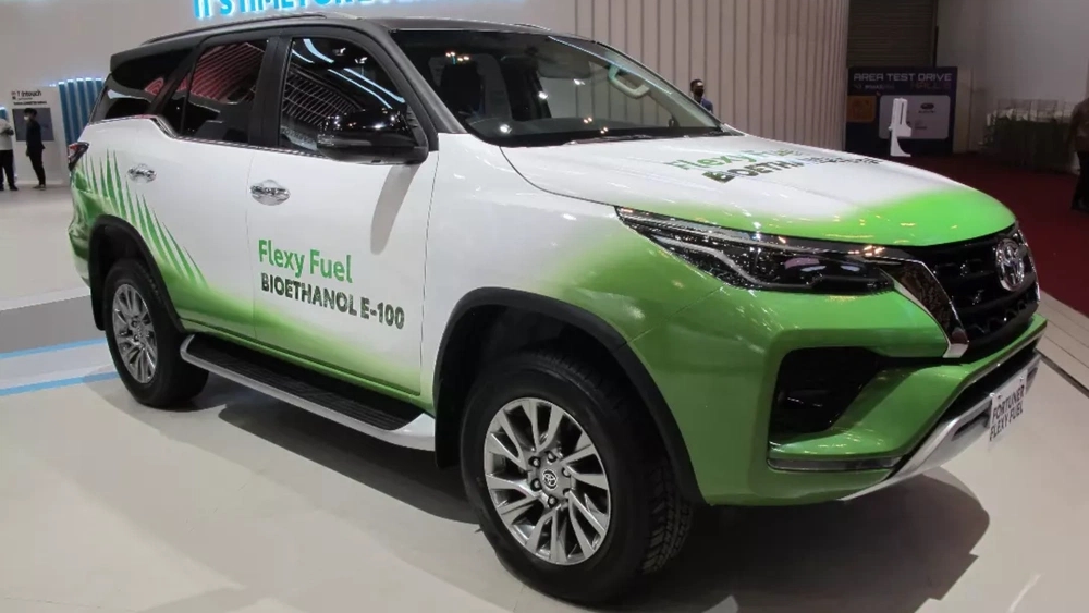Toyota Fortuner thêm bản chạy được xăng sinh học 'liều cao', hoàn toàn không lo hại xe - Ảnh 2.