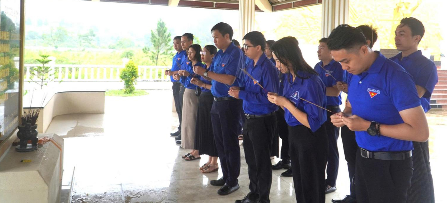 Đoàn Thanh niên VRG thực hiện chương trình tình nguyện tại Lào - Ảnh 5.