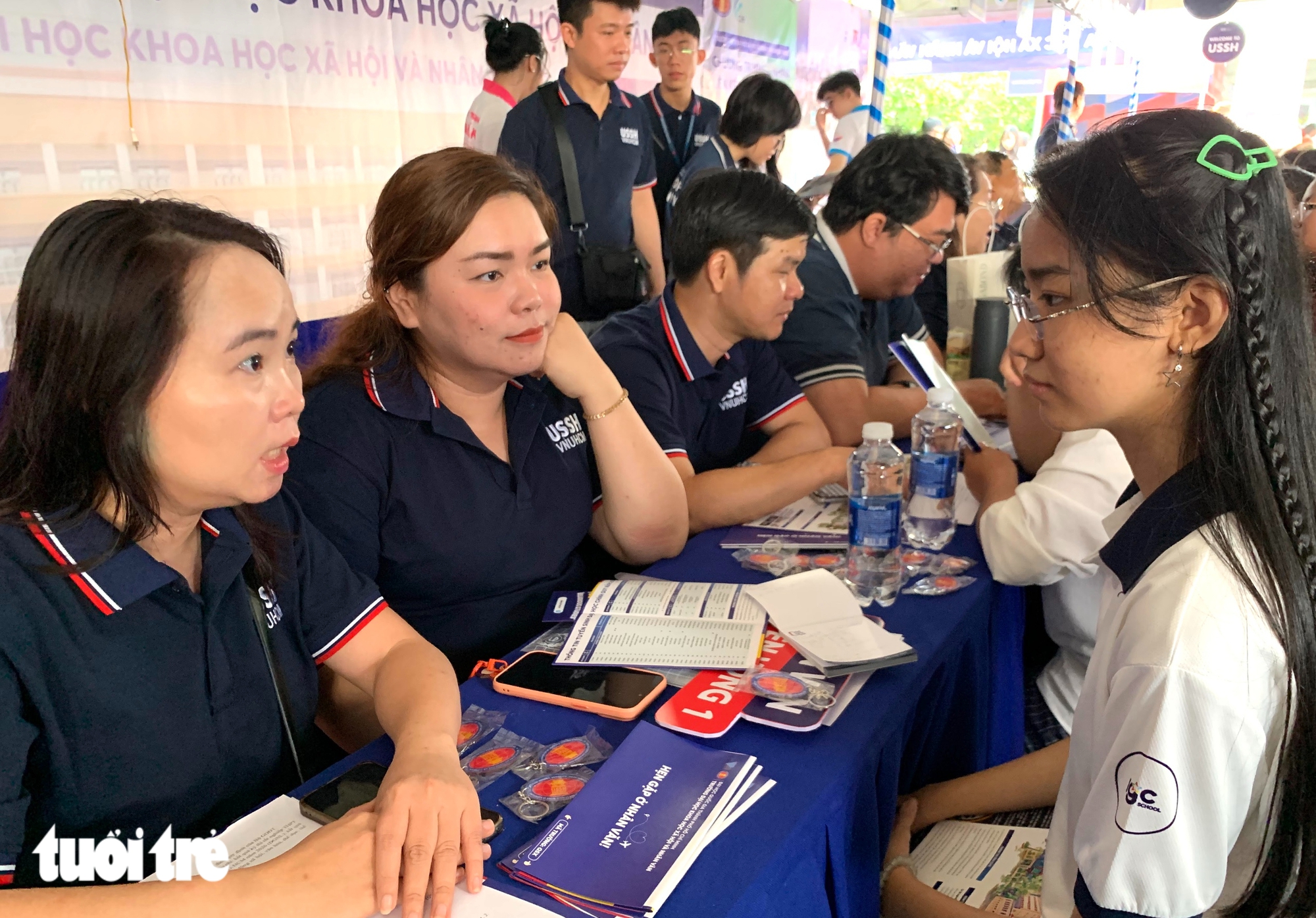 Điểm chuẩn ngành báo chí hạ nhiệt nhưng vẫn thuộc tốp cao - Ảnh 1.