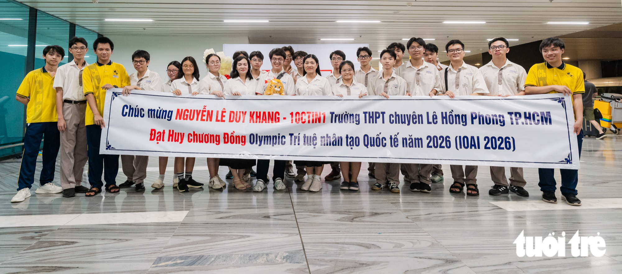 Nam sinh lớp 10 trường chuyên Lê Hồng Phong mang Huy chương Đồng Olympic AI quốc tế về nước - Ảnh 1.