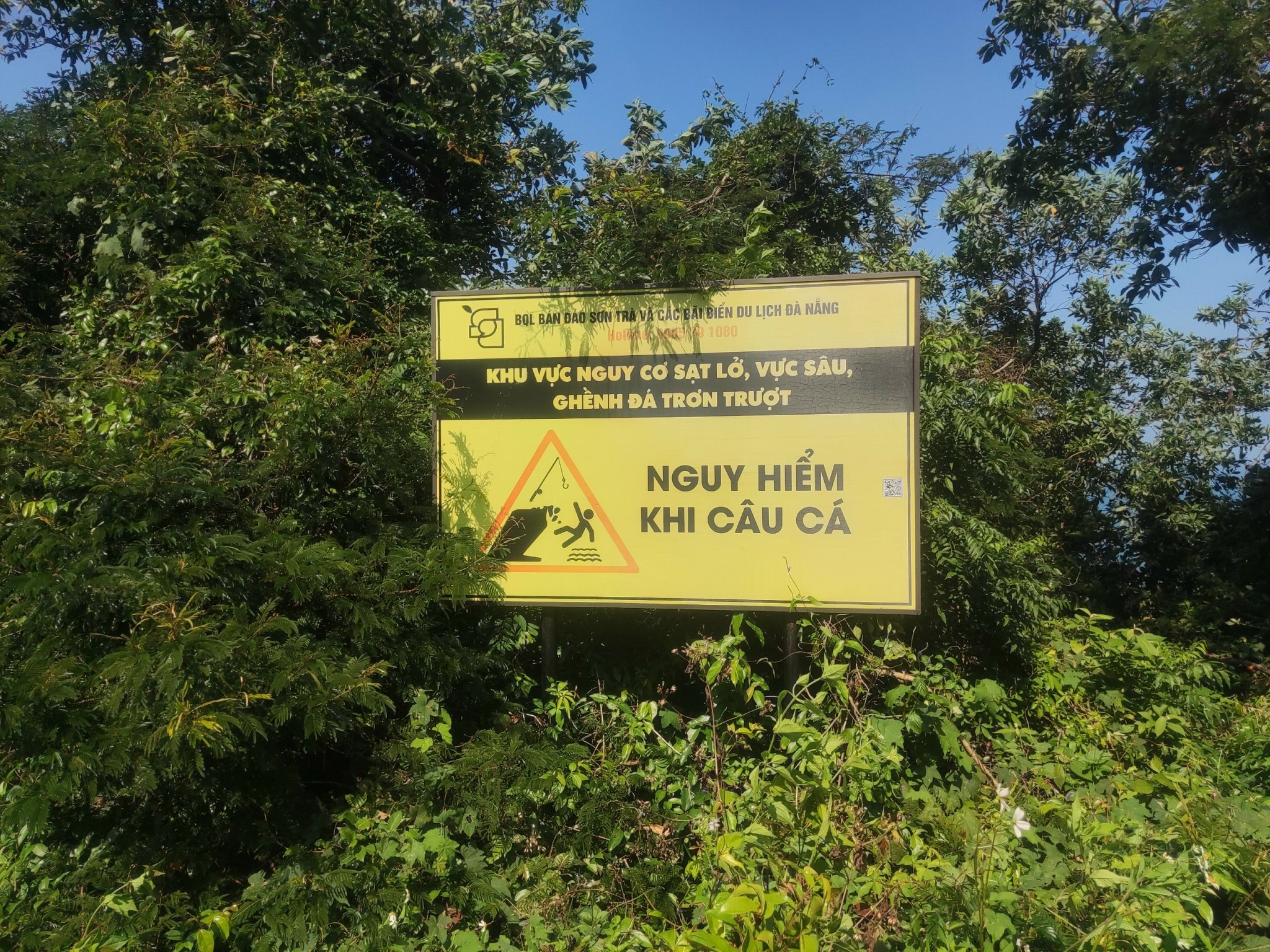 4 người bị sóng cuốn xuống biển Đà Nẵng: Rơi xuống ghềnh đá như ở Mũi Nghê có nên cố bơi vào không? - Ảnh 7.