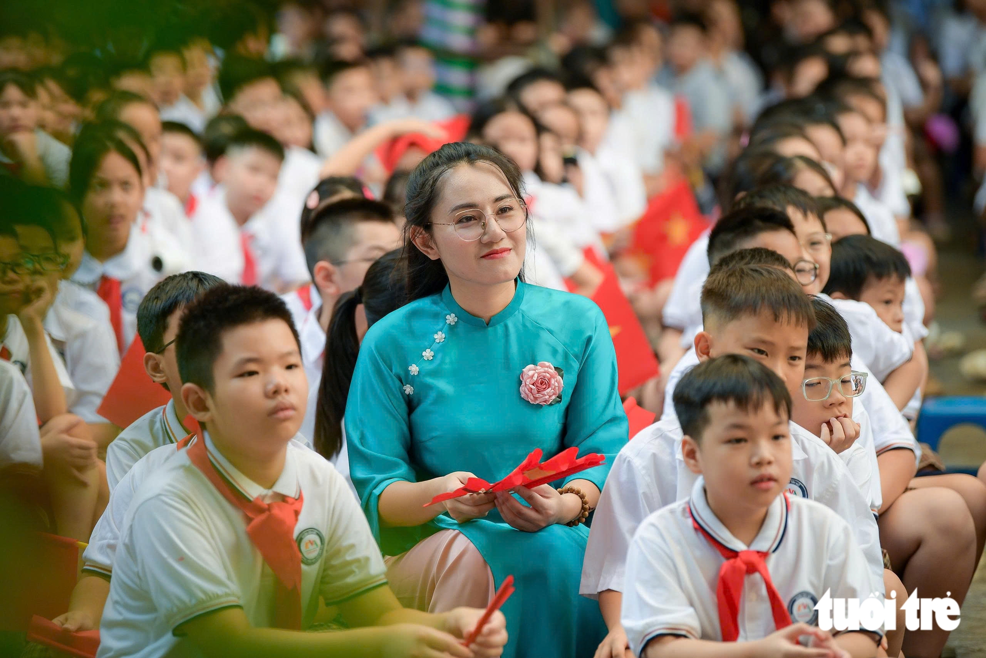 Bộ Giáo dục và Đào tạo: Không để giáo viên vừa dạy học vừa làm việc khác vì thiếu người - Ảnh 1.