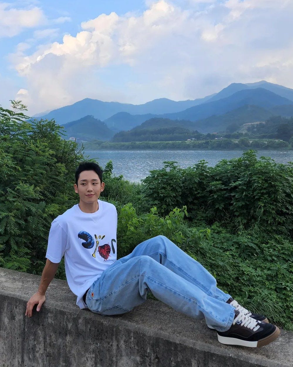 Phong cách 'em trai quốc dân' Jung Hae In - Ảnh 3.
